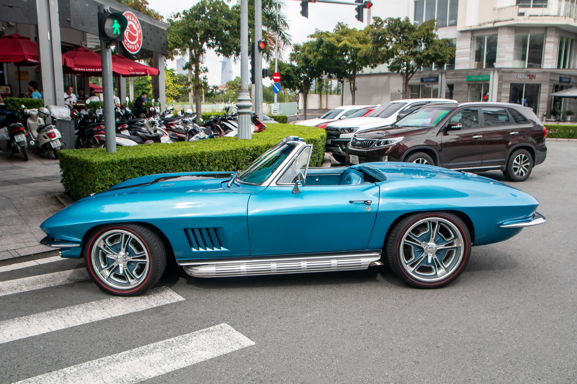 Chevrolet Corvette C2 Stingray anh 6