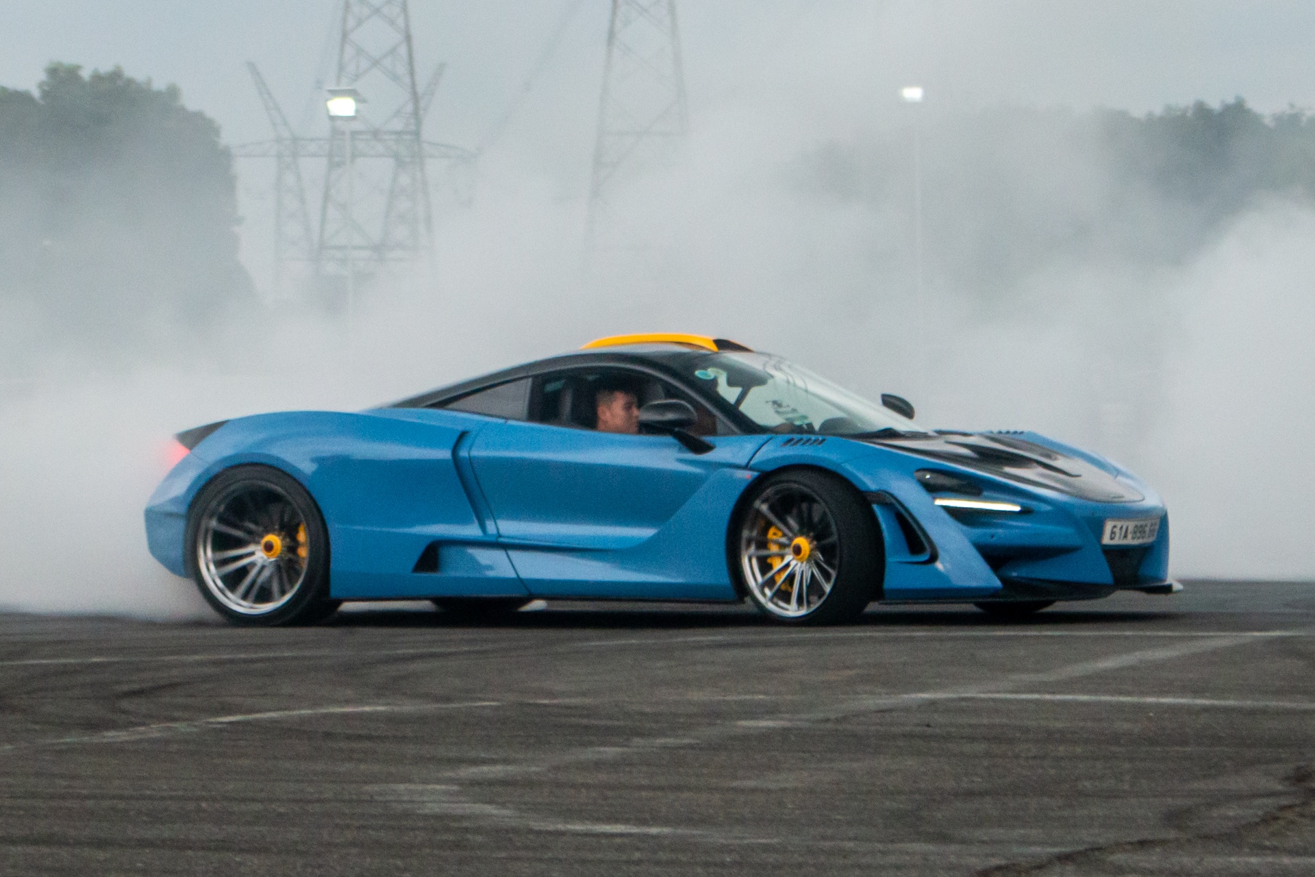 McLaren 720S do Novitec N-Largo doc nhat Viet Nam drift tai truong dua hinh anh