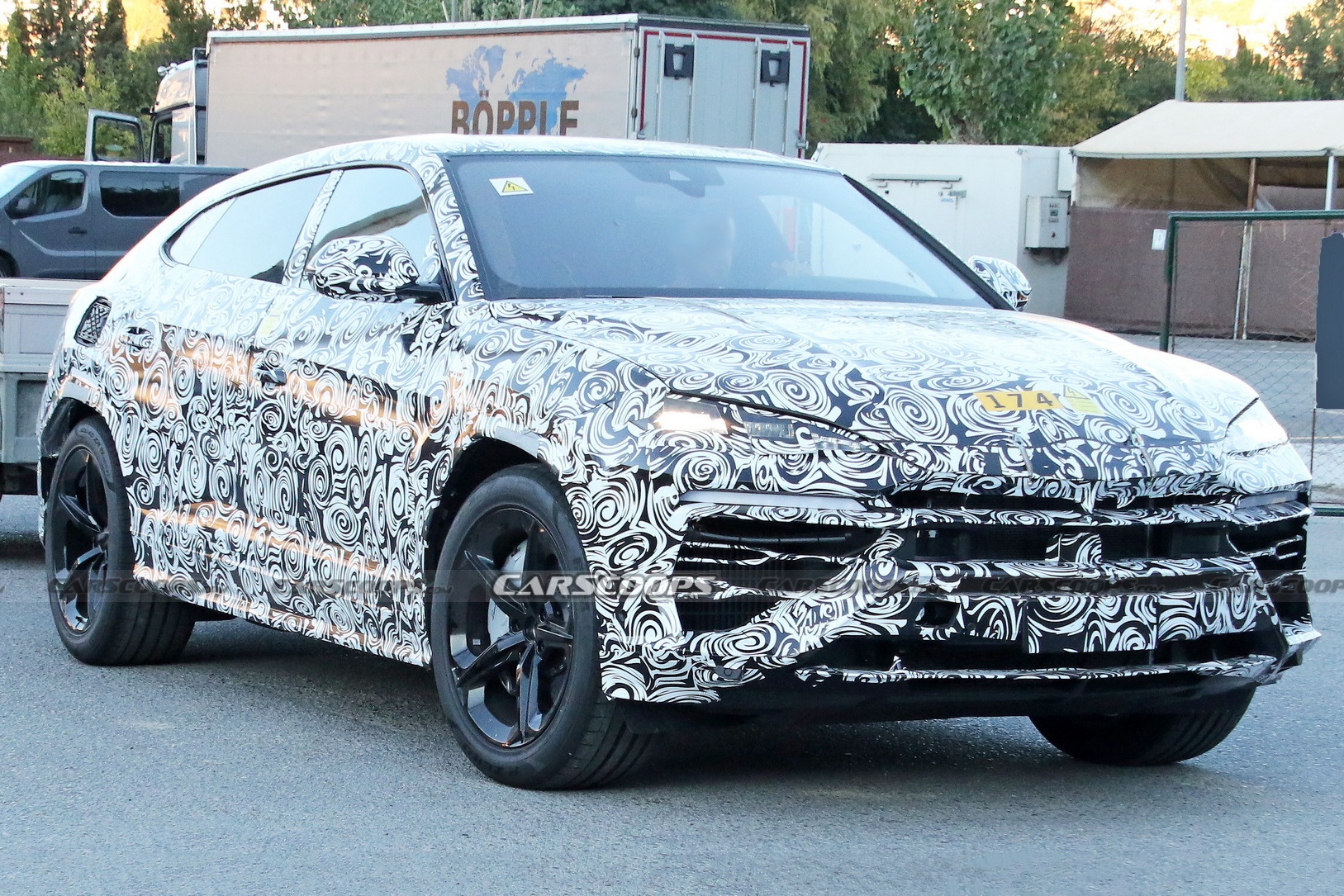 Lamborghini Urus Plug-in Hybrid lo dien hinh anh