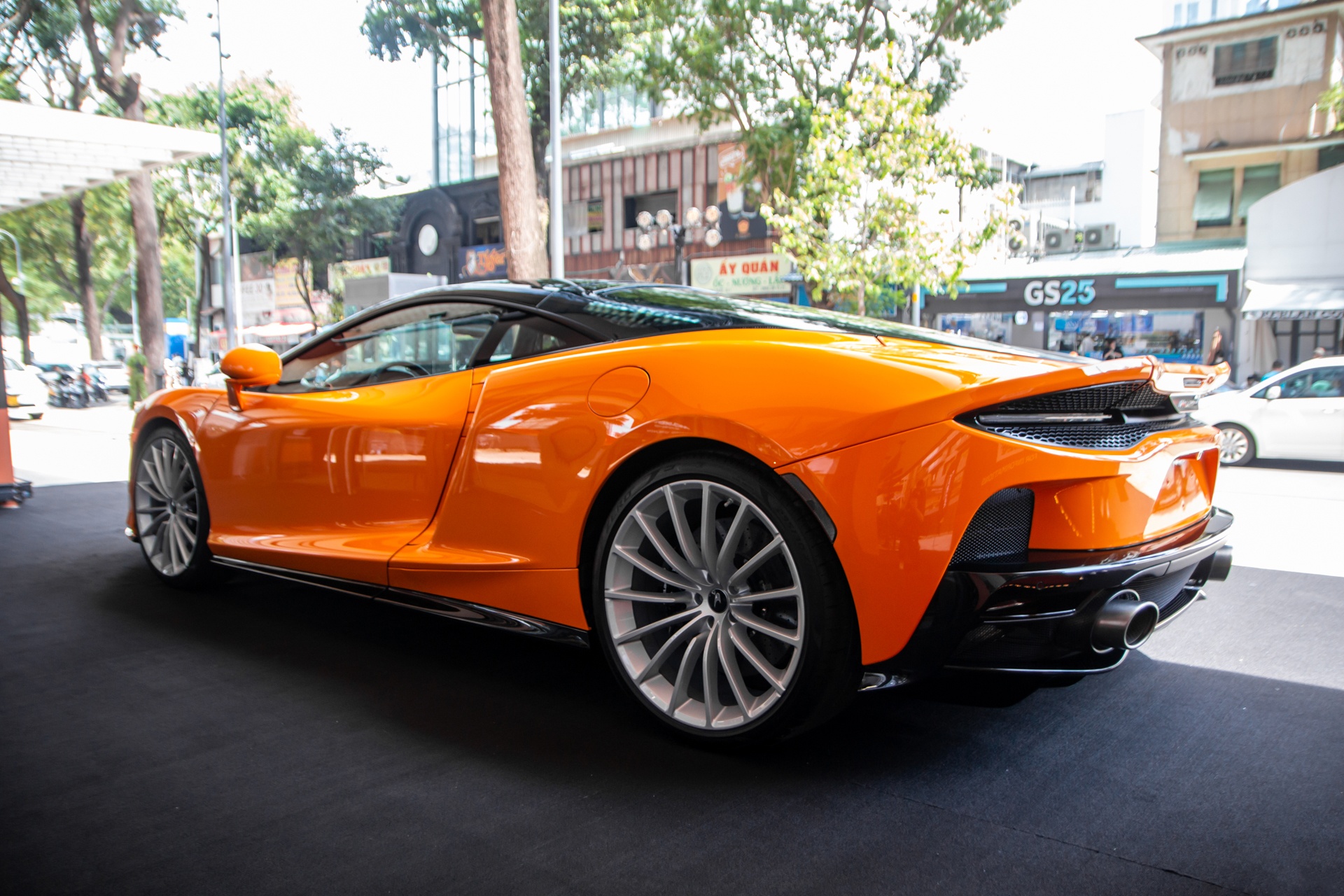 McLaren GT anh 3