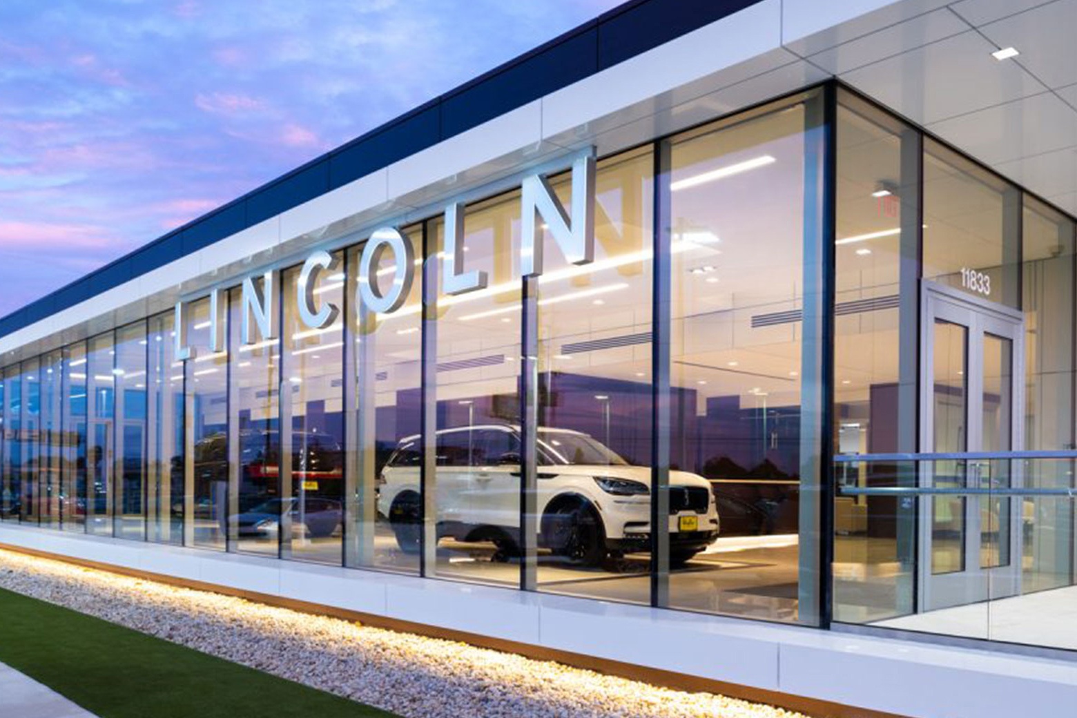 Hang xe My keu goi dai ly dau tu toi 900.000 USD cho EV hinh anh