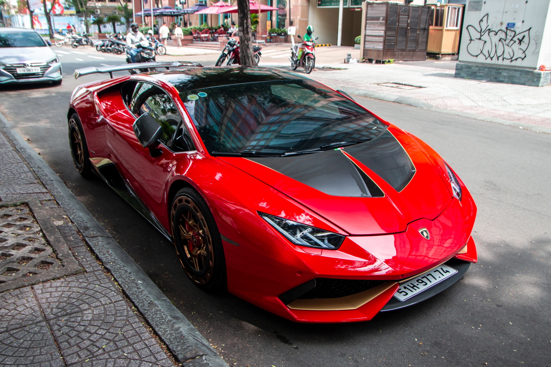 Lamborghini Huracan voi ngoai that Iron Man tai TP.HCM hinh anh