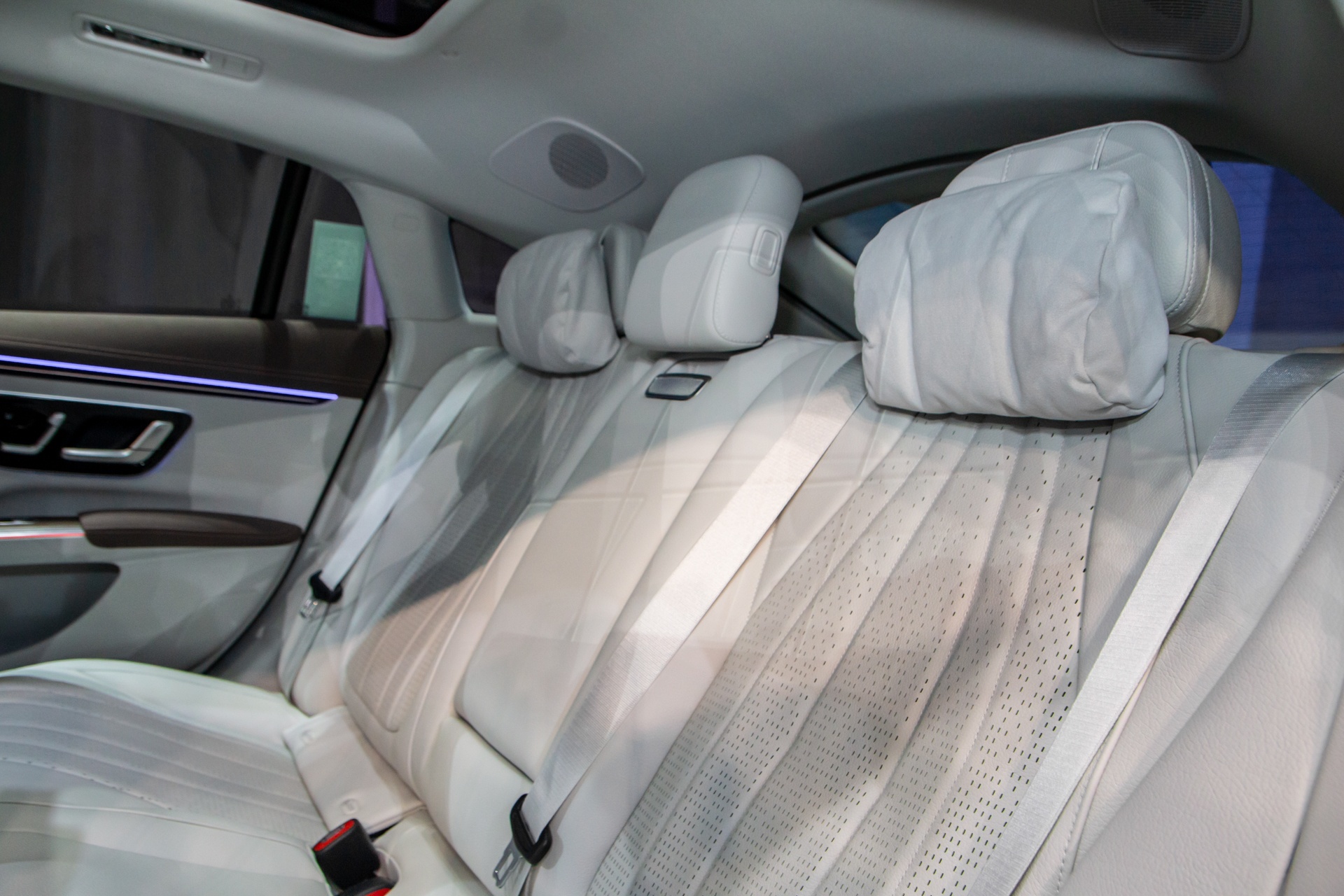 Mercedes-Benz EQS anh 16