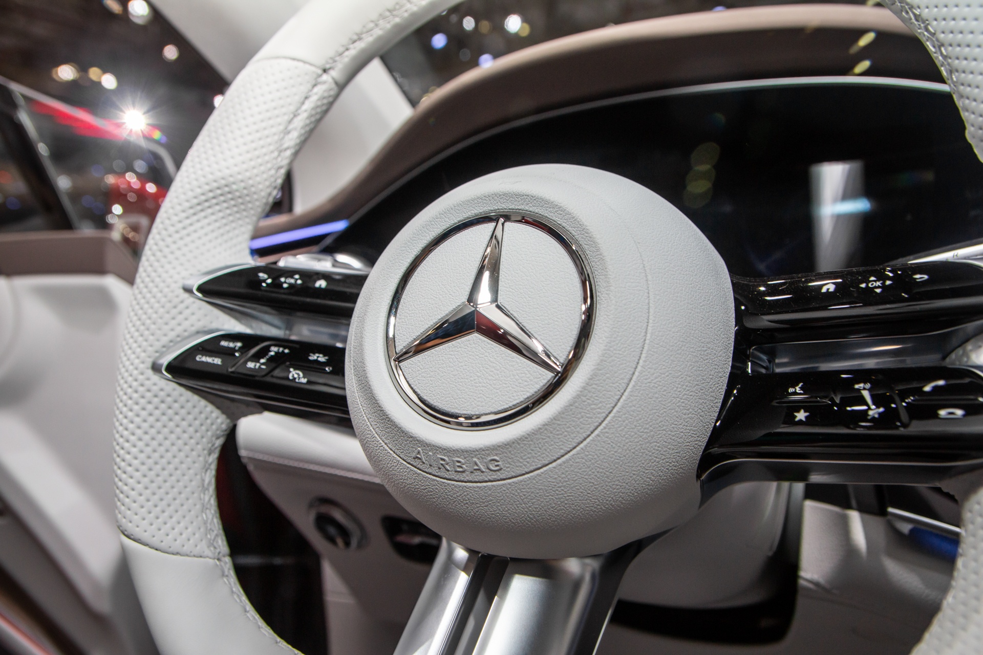 Khach hang Mercedes-Benz phai chi 1.200 USD/nam de xe manh hon hinh anh
