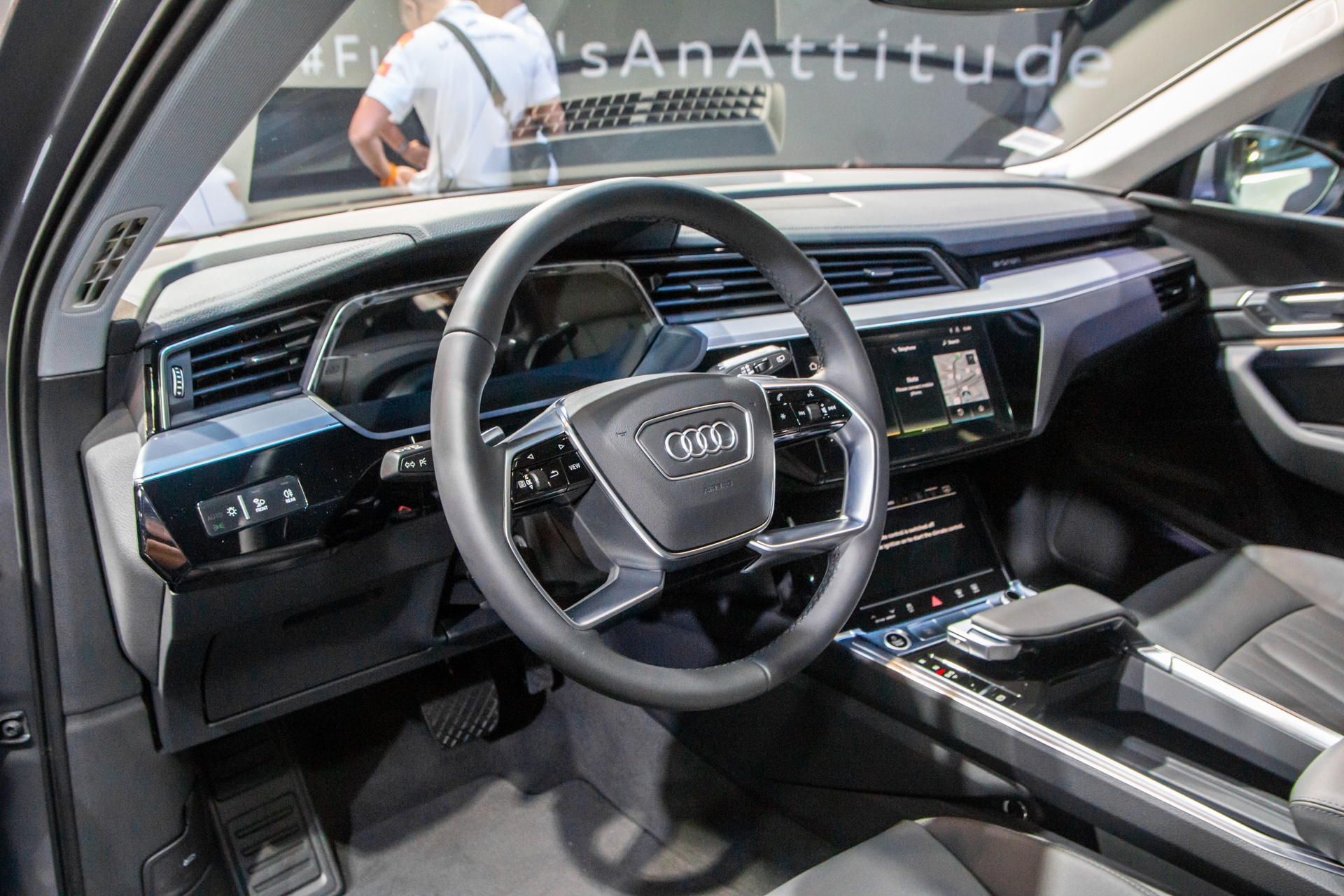 Audi e-tron SUV anh 7