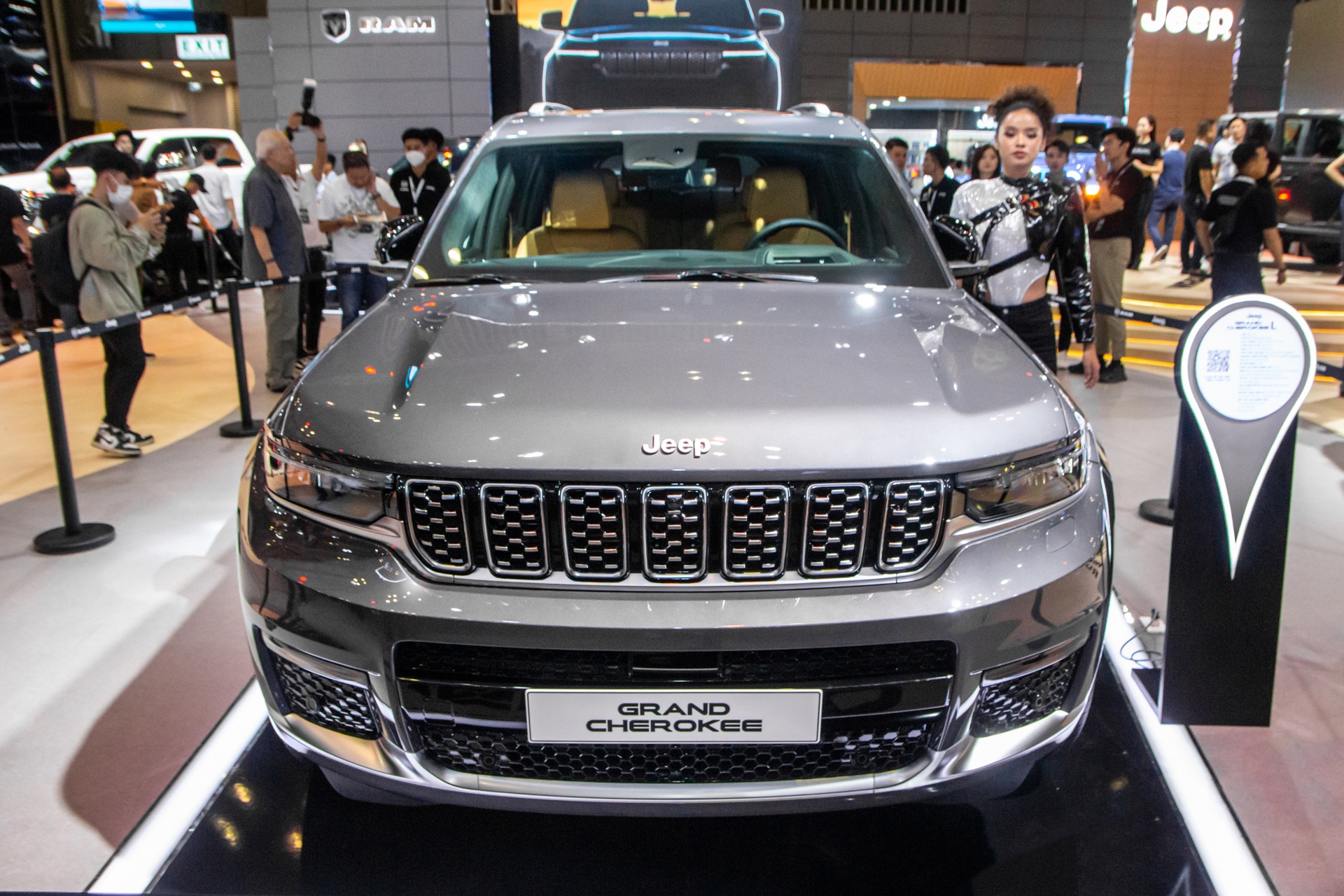 Cận cảnh Jeep Grand Cherokee ảnh 3 Can canh Jeep Grand Cherokee anh 3