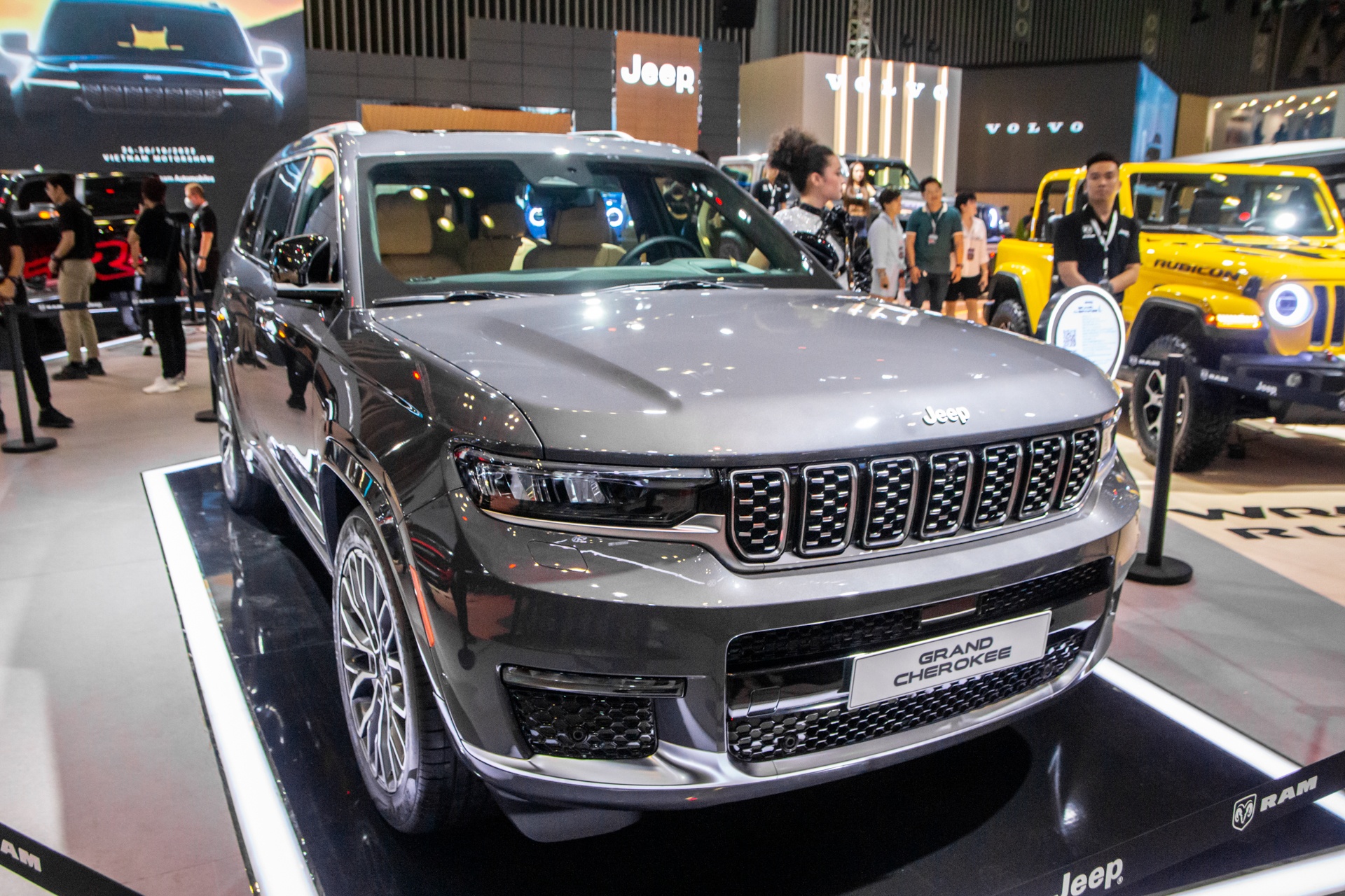 Cận cảnh Jeep Grand Cherokee ảnh 1 Can canh Jeep Grand Cherokee anh 1
