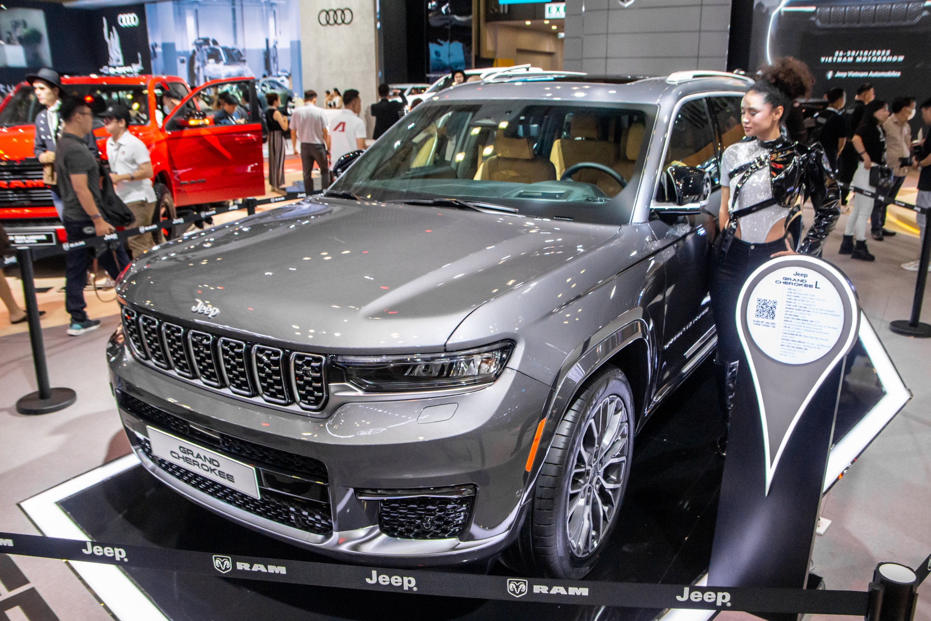 Cận cảnh Jeep Grand Cherokee ảnh 2 Can canh Jeep Grand Cherokee anh 2