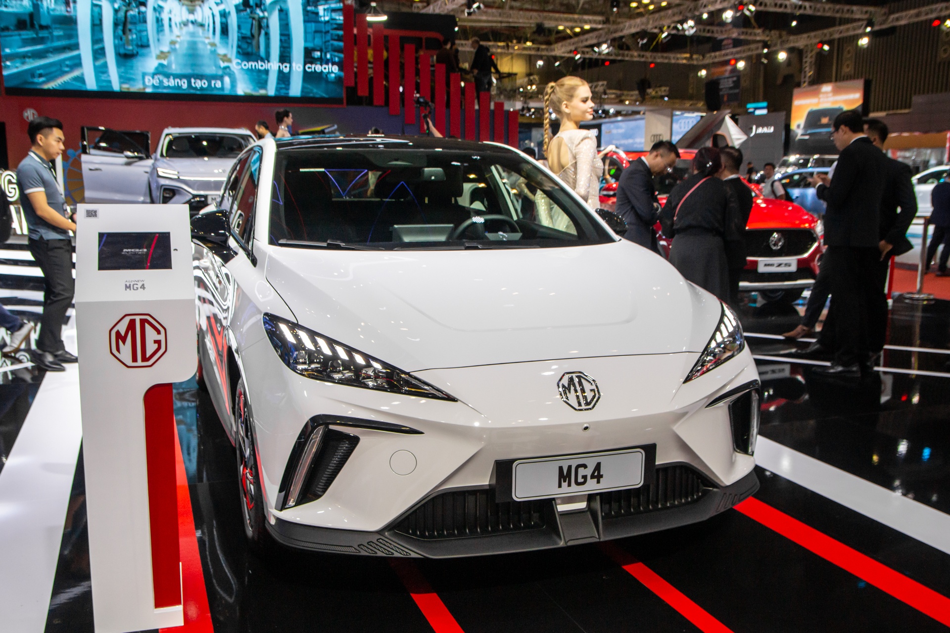 Can canh xe dien gia re MG 4 tai VMS 2022 hinh anh