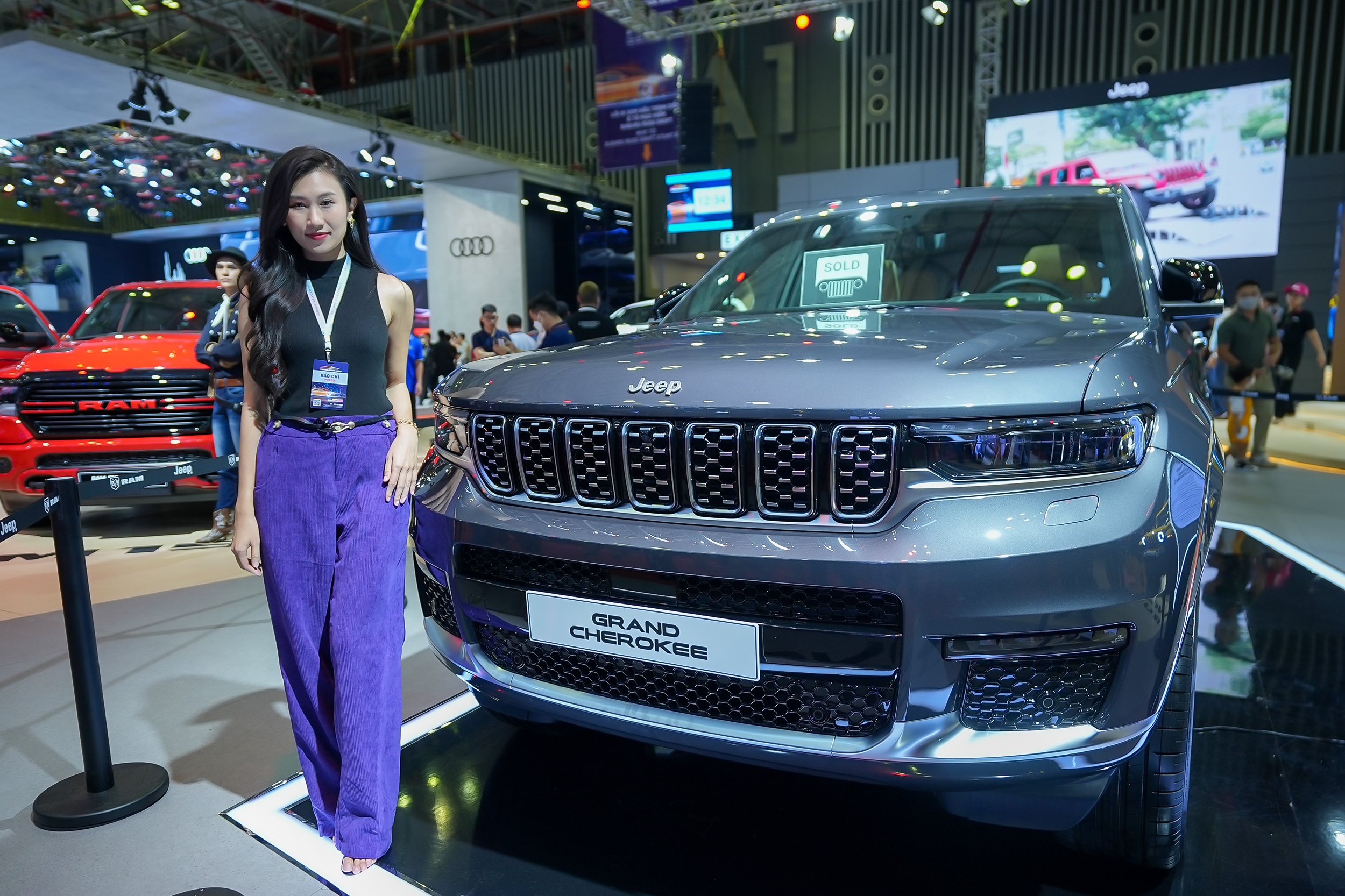 Kham pha nhanh Jeep Grand Cherokee L moi ra mat tai VMS 2022 hinh anh