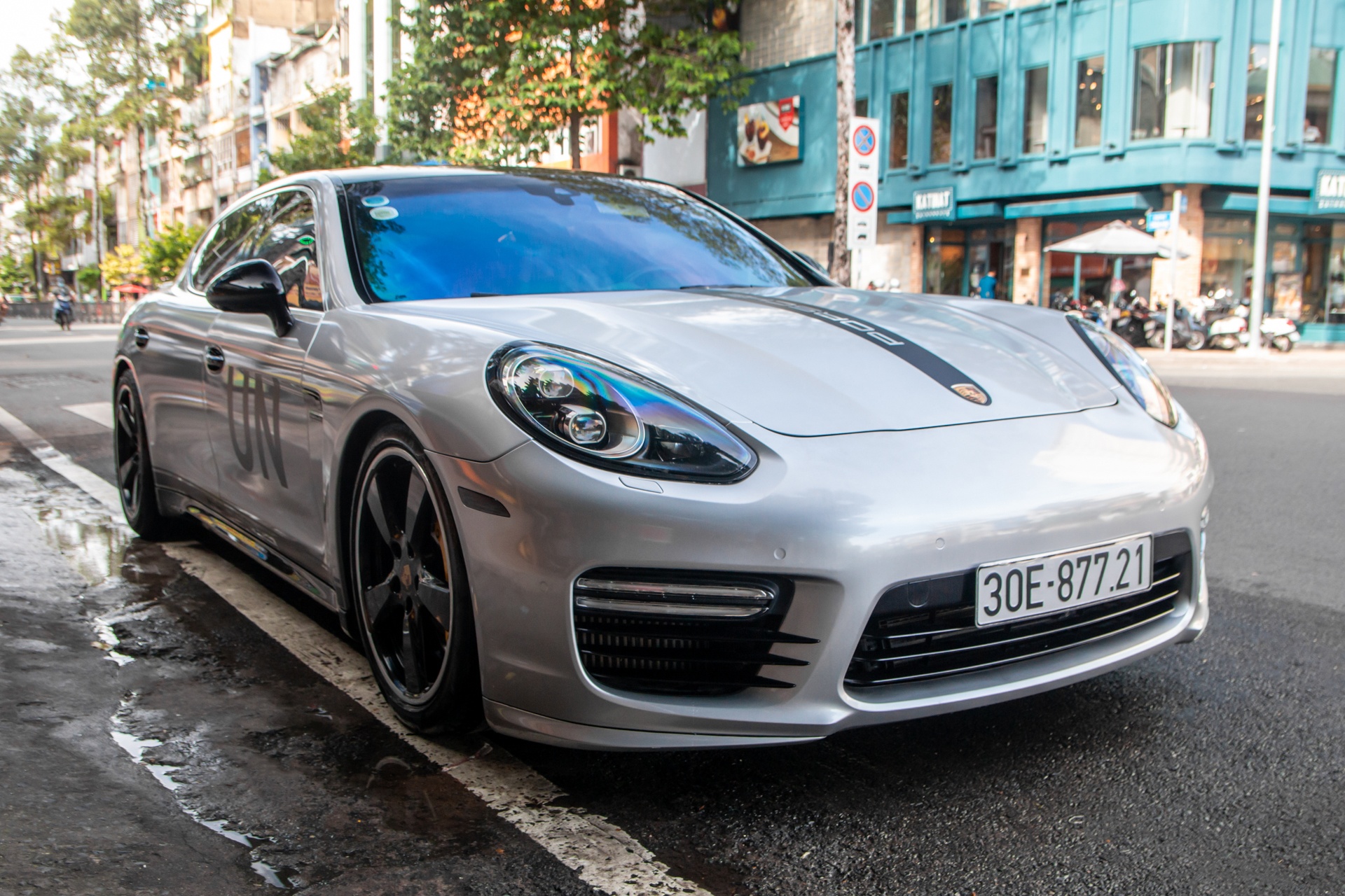 Porsche Panamera Turbo S Executive hang hiem xuat hien tai TP.HCM hinh anh