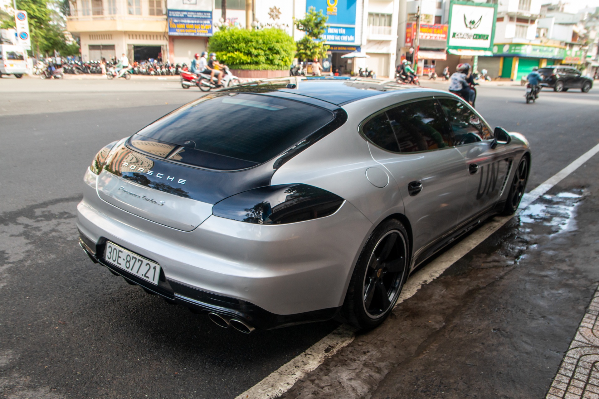 Porsche Panamera Turbo S Executive anh 3