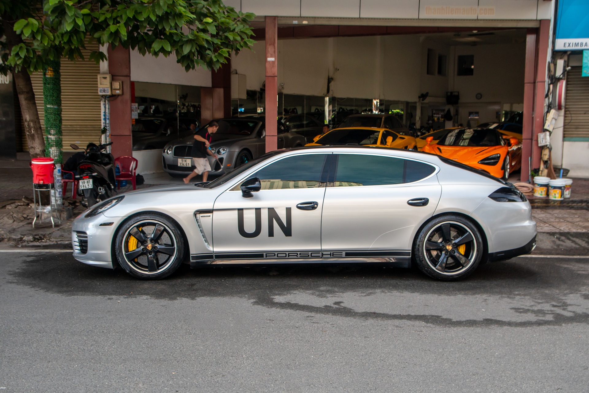 Porsche Panamera Turbo S Executive anh 4