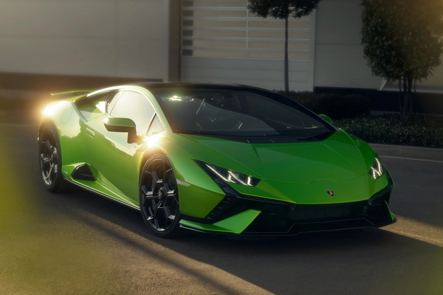 Loat xe tien ty ra mat dip cuoi nam tai Viet Nam hinh anh