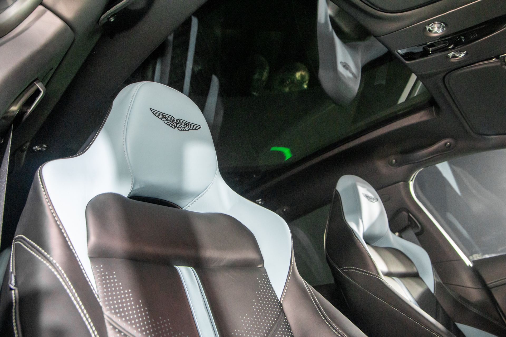 Aston Martin DBX707 anh 18