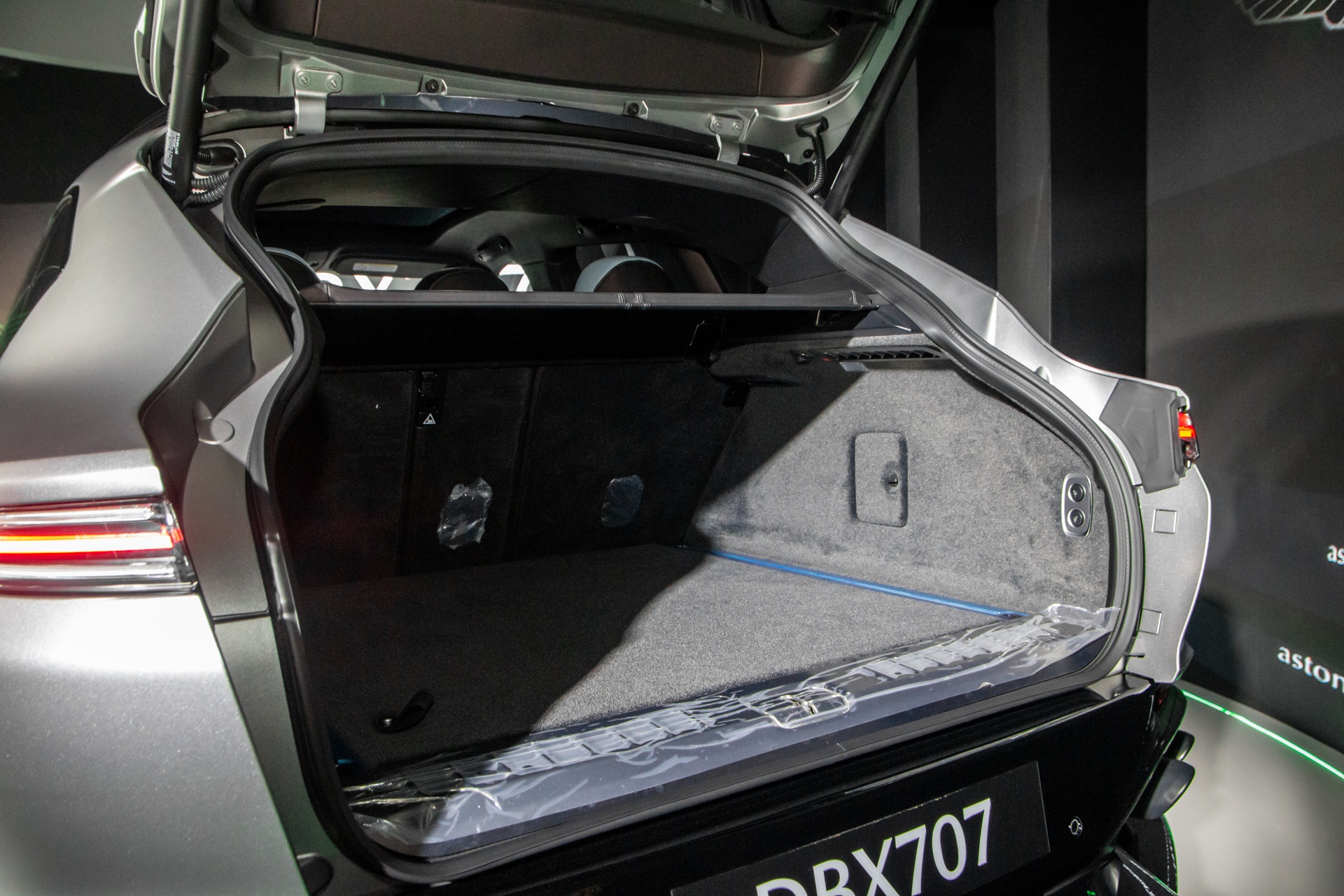 Aston Martin DBX707 anh 25