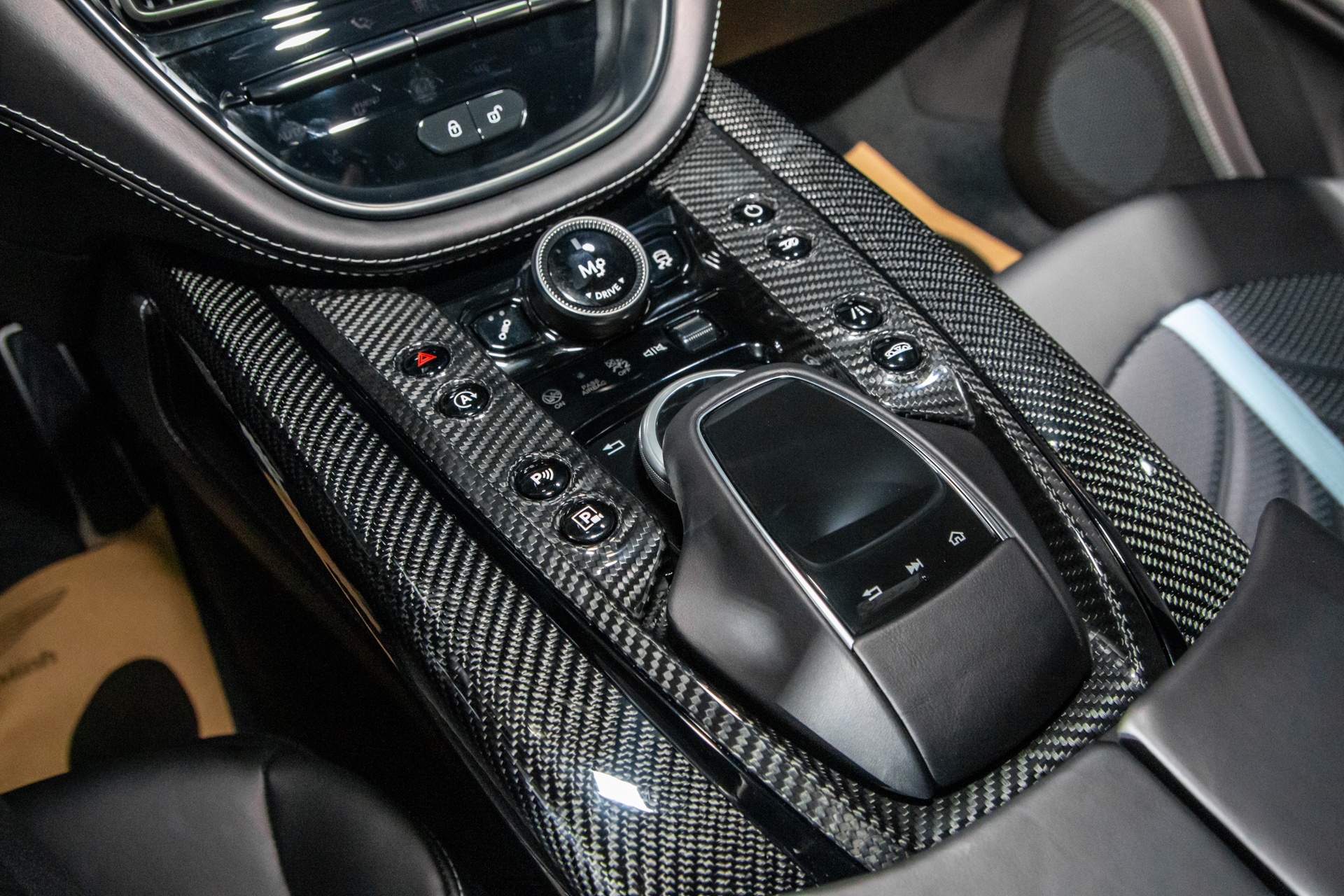 Aston Martin DBX707 anh 17