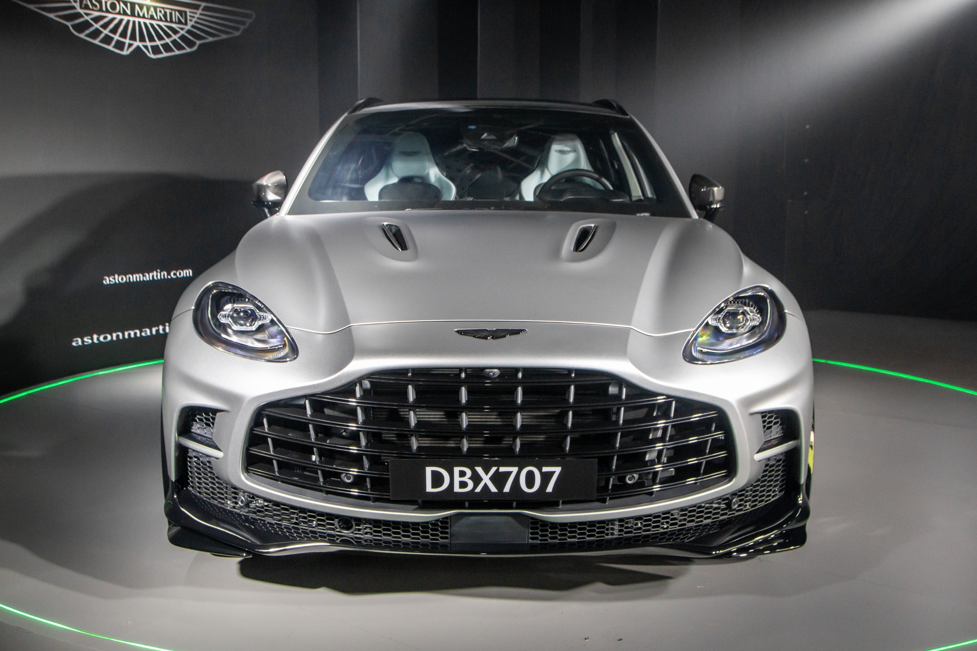 Sieu SUV the thao Aston Martin DBX707 co gia tu 22 ty dong hinh anh