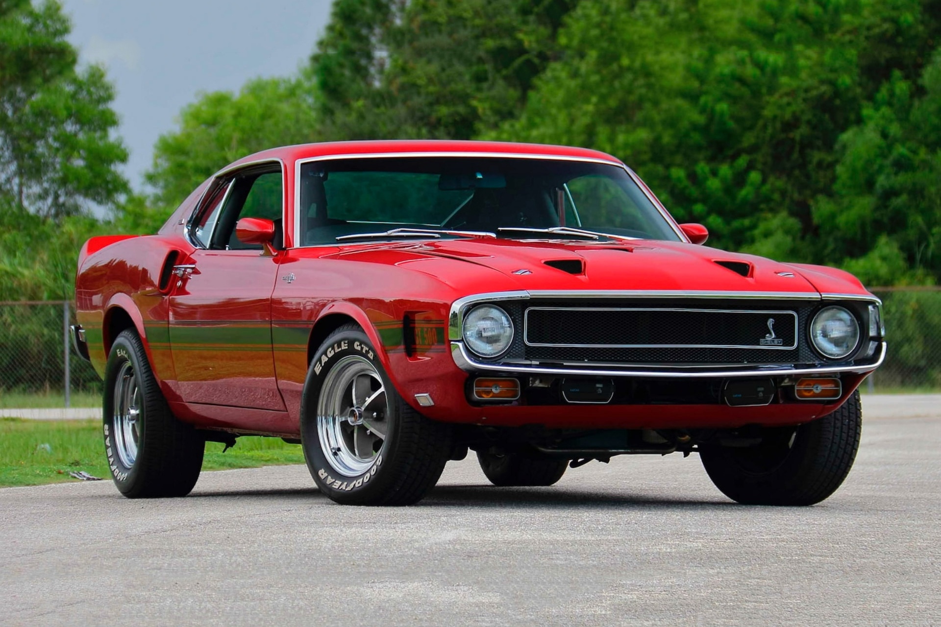 Ford Mustang Shelby GT500 tung cua Carroll Shelby duoc ban dau gia hinh anh