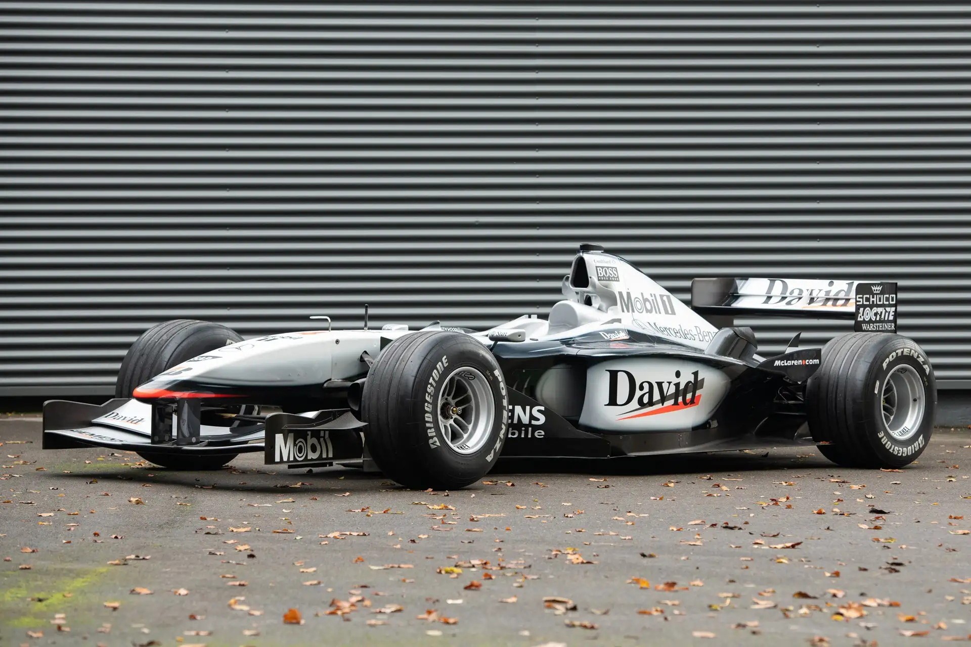 Xe dua McLaren MP4-16 doi 2001 duoc rao ban gia 2 trieu USD hinh anh