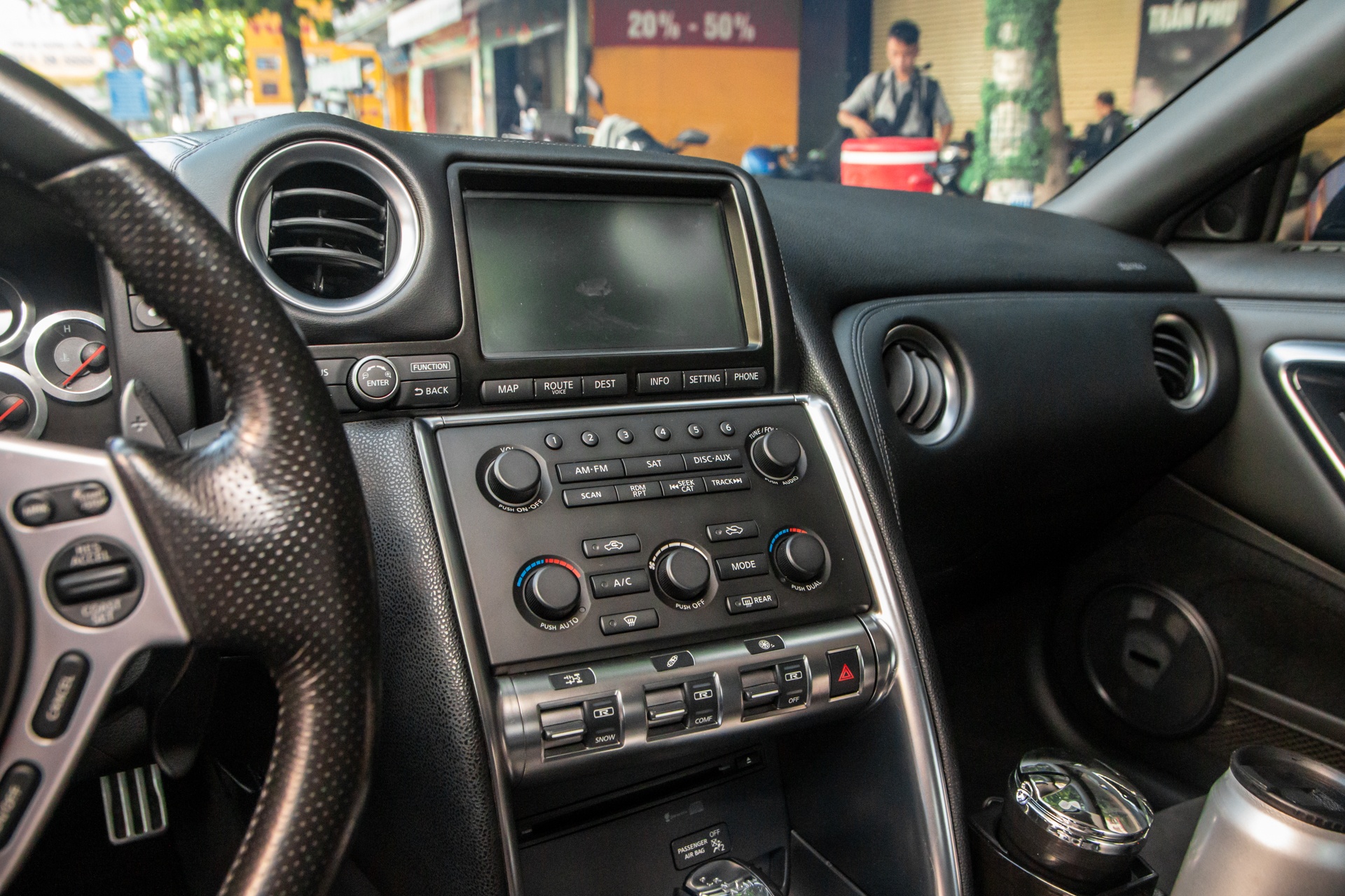 Nissan GT-R R35 anh 10