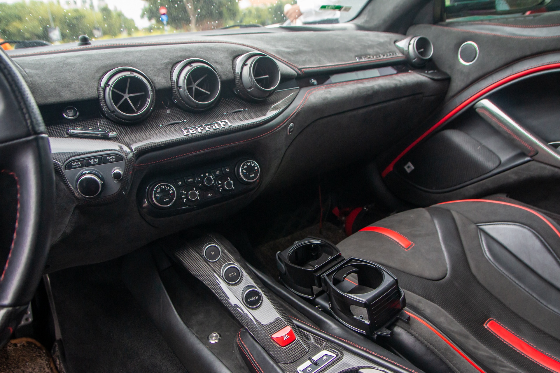 Ferrari F12 Berlinetta anh 10