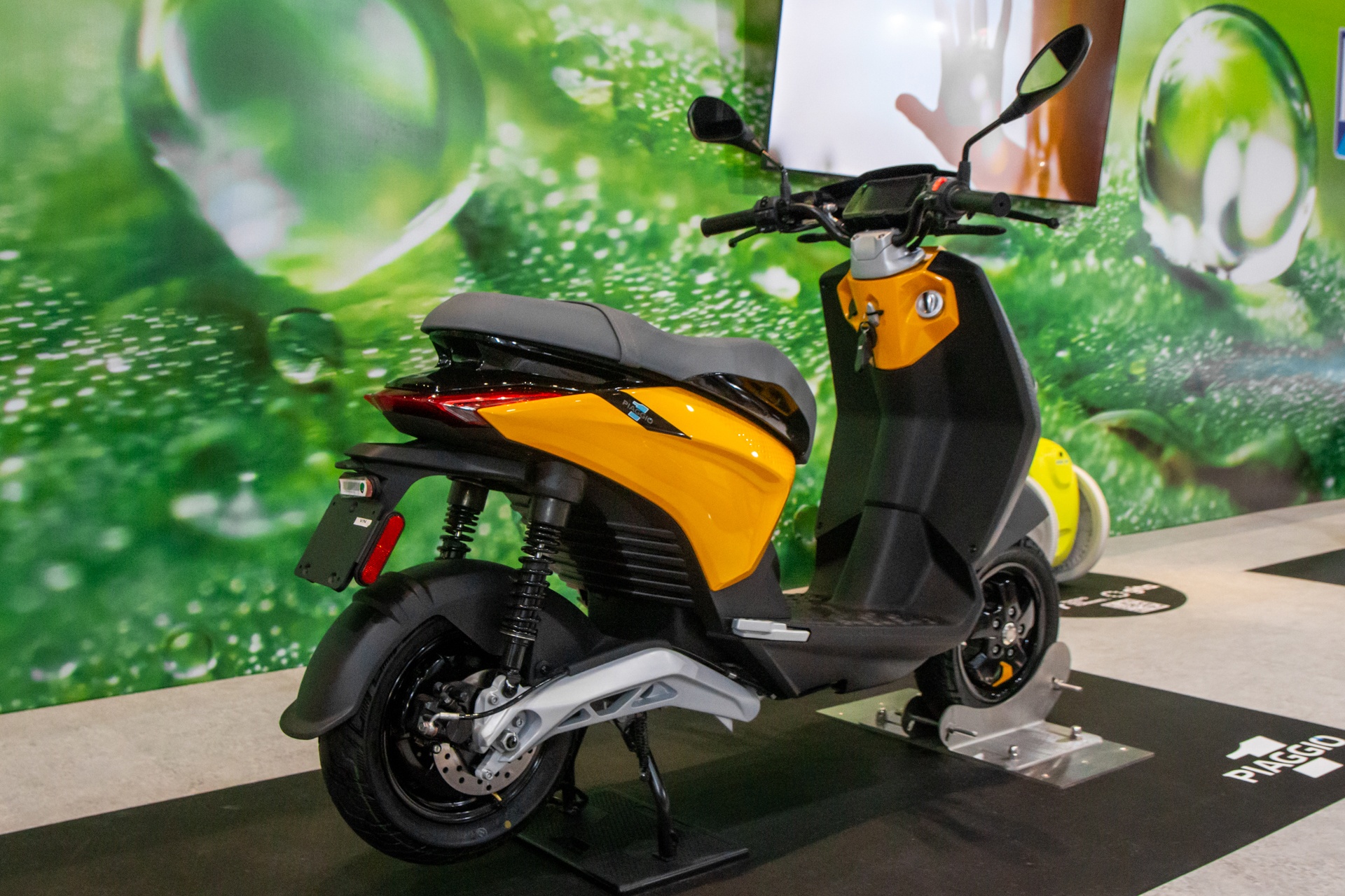 Piaggio One anh 8
