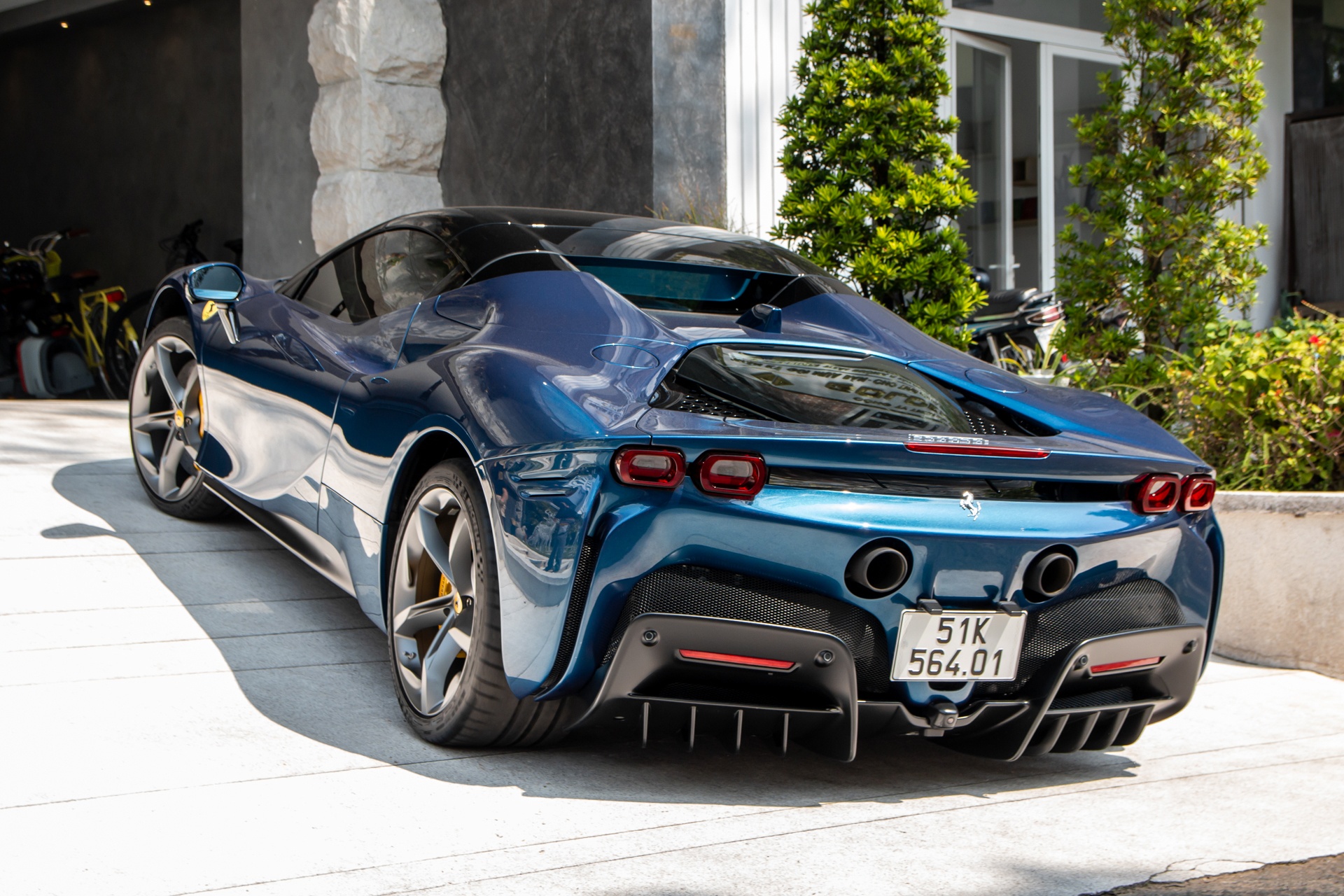 Ferrari SF90 Spider anh 9