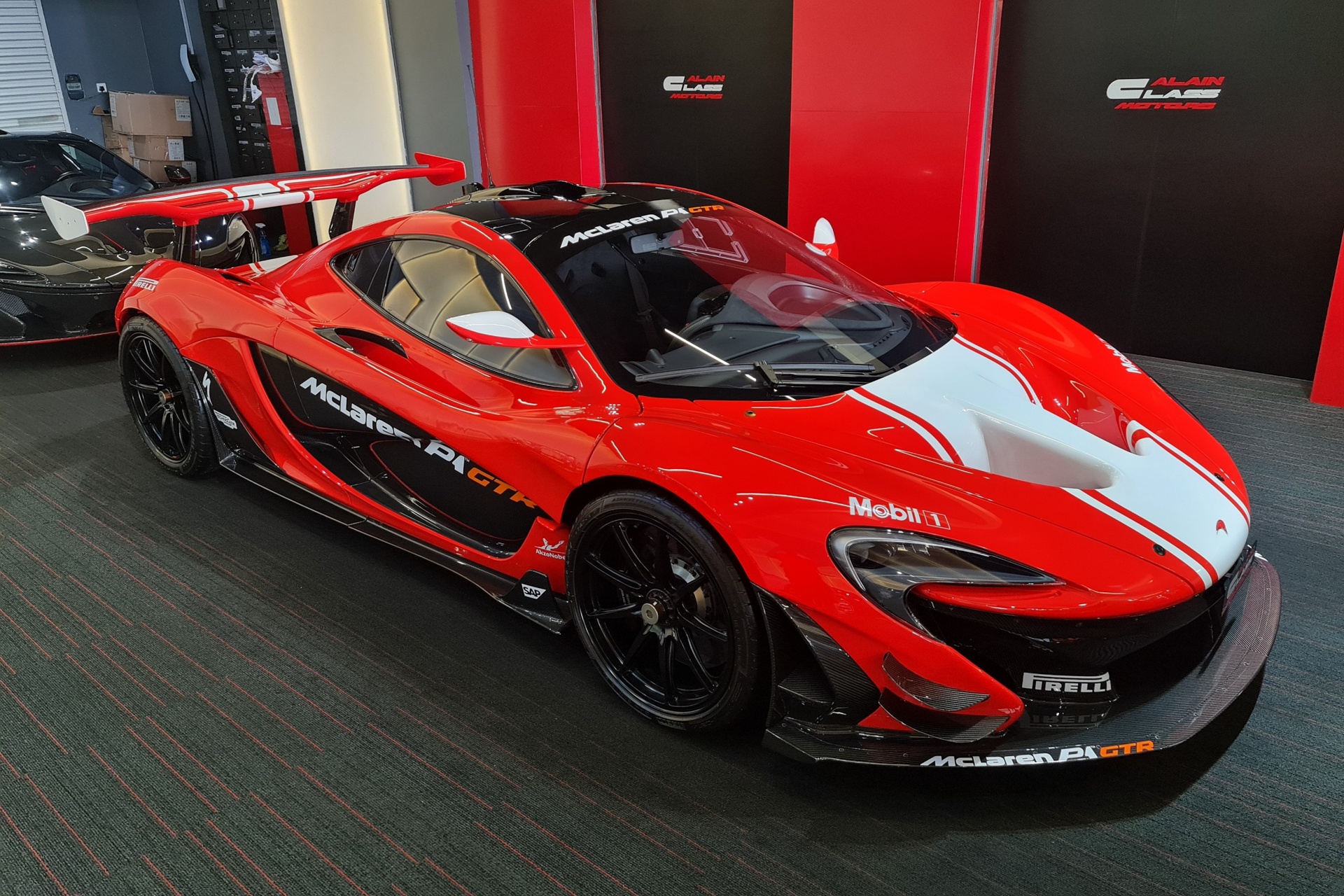 Can canh sieu xe dua McLaren P1 GTR tri gia 3 trieu USD hinh anh