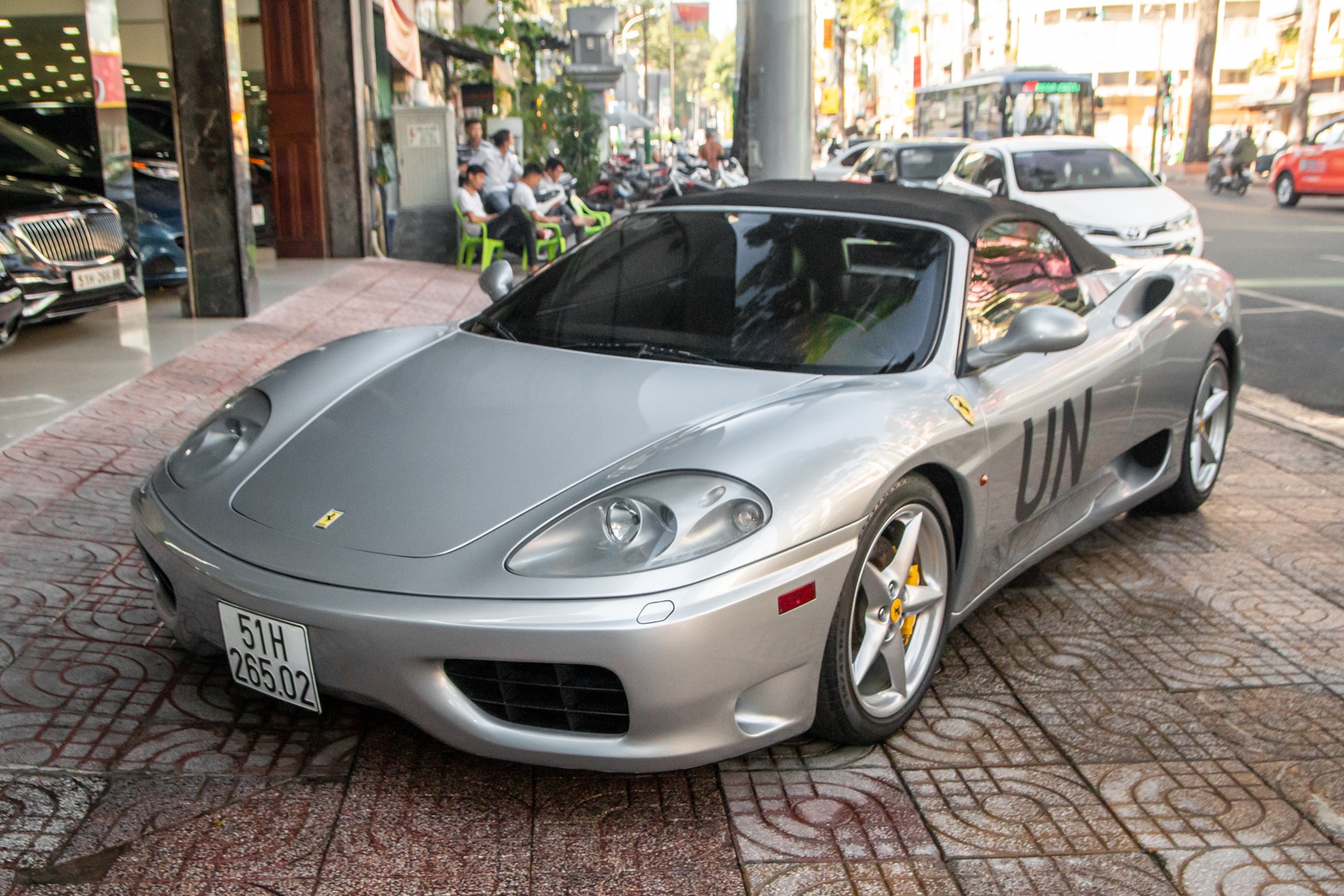 Ong Dang Le Nguyen Vu cam lai Ferrari 360 Spider tai TP.HCM hinh anh