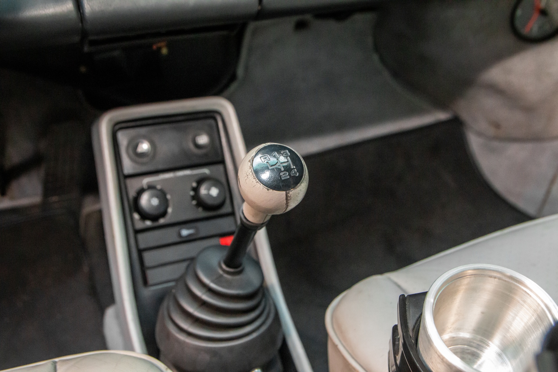 Porsche 930 Turbo anh 10