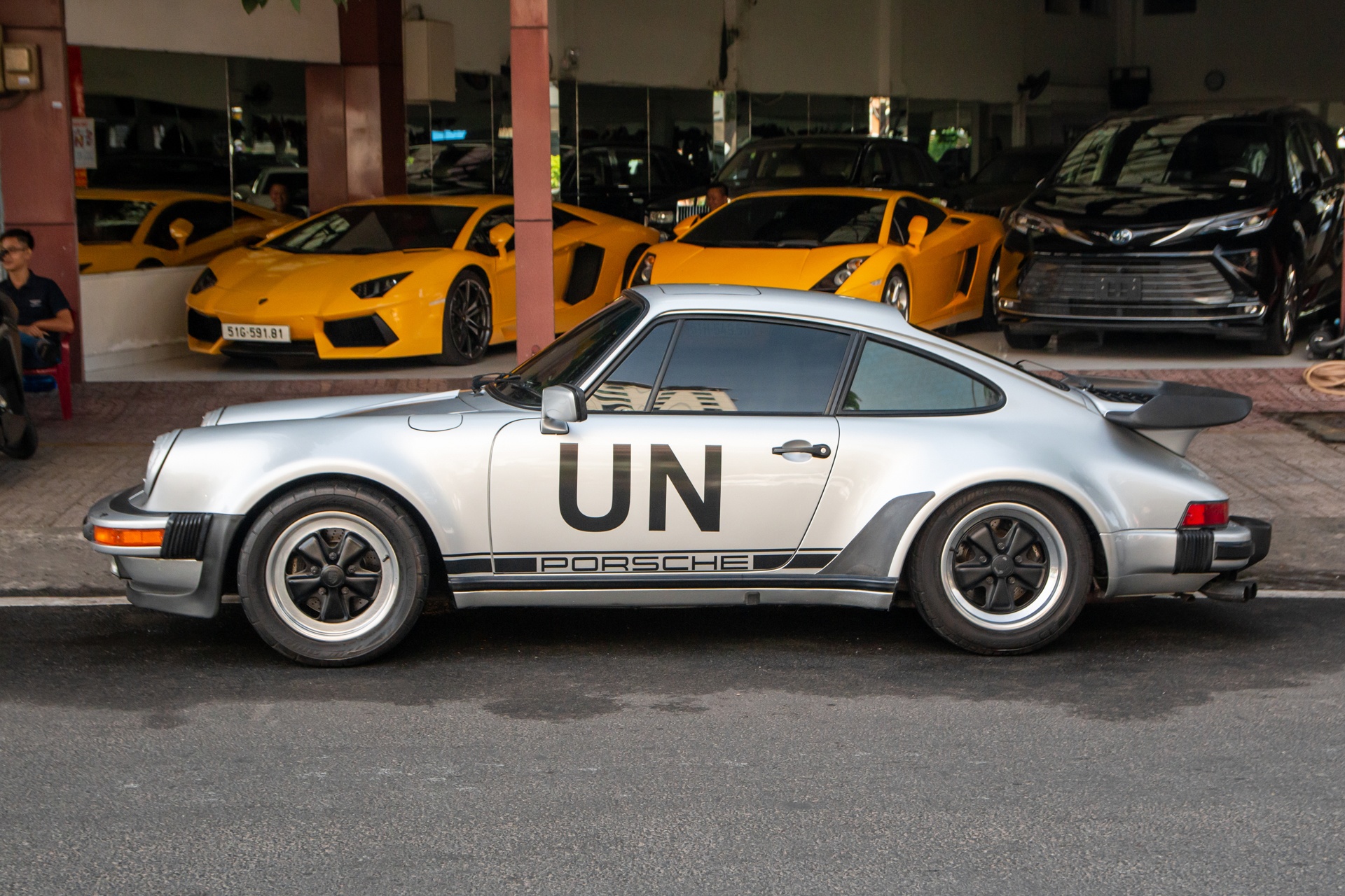 Porsche 930 Turbo anh 12