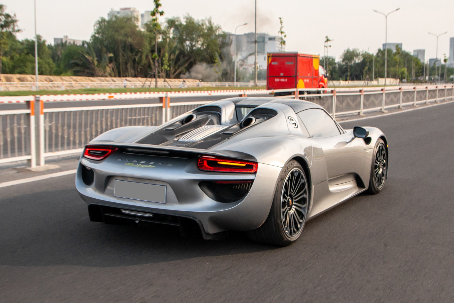 Porsche 918 Spyder anh 2