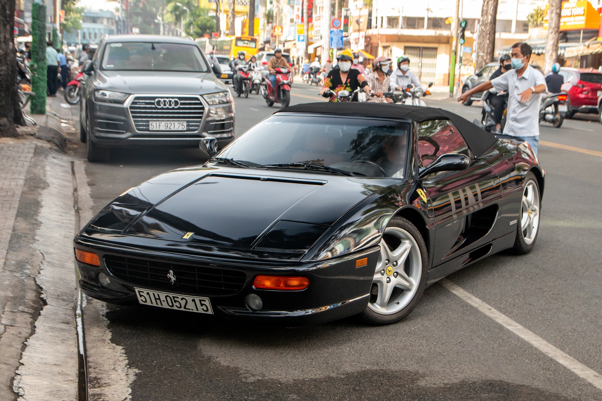 Ferrari 355 F1 Spider tai xuat voi dien mao moi tai TP.HCM hinh anh