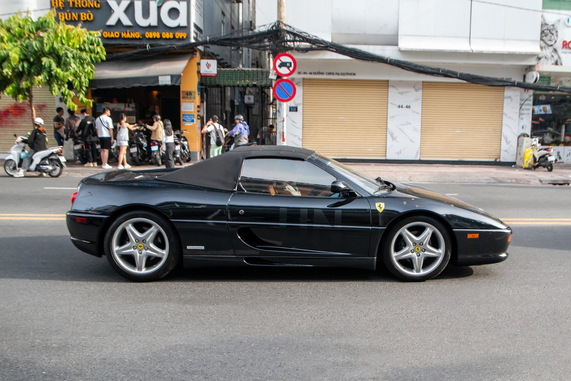 Ferrari 355 F1 Spider anh 7