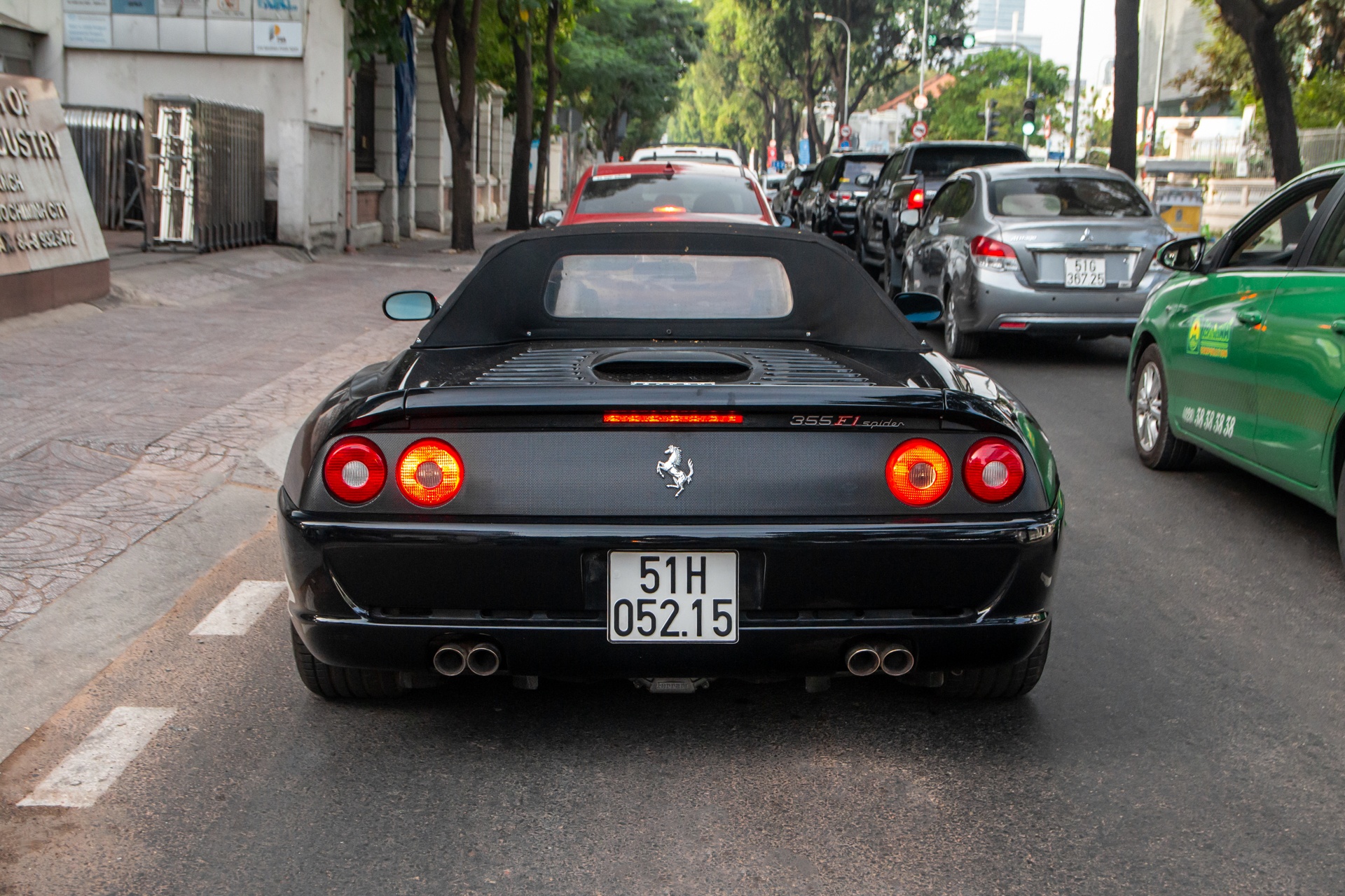 Ferrari 355 F1 Spider anh 4