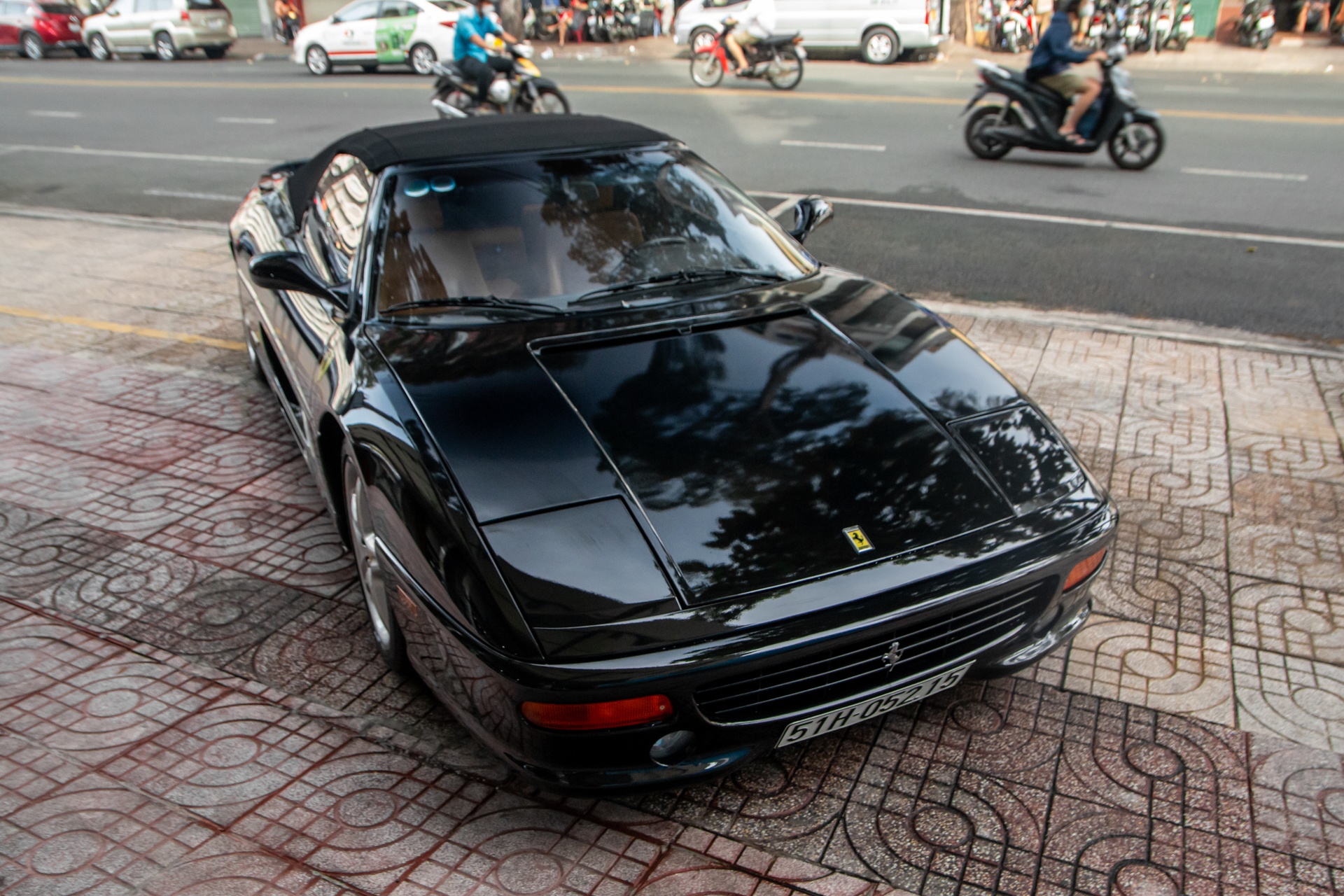 Ferrari 355 F1 Spider anh 2