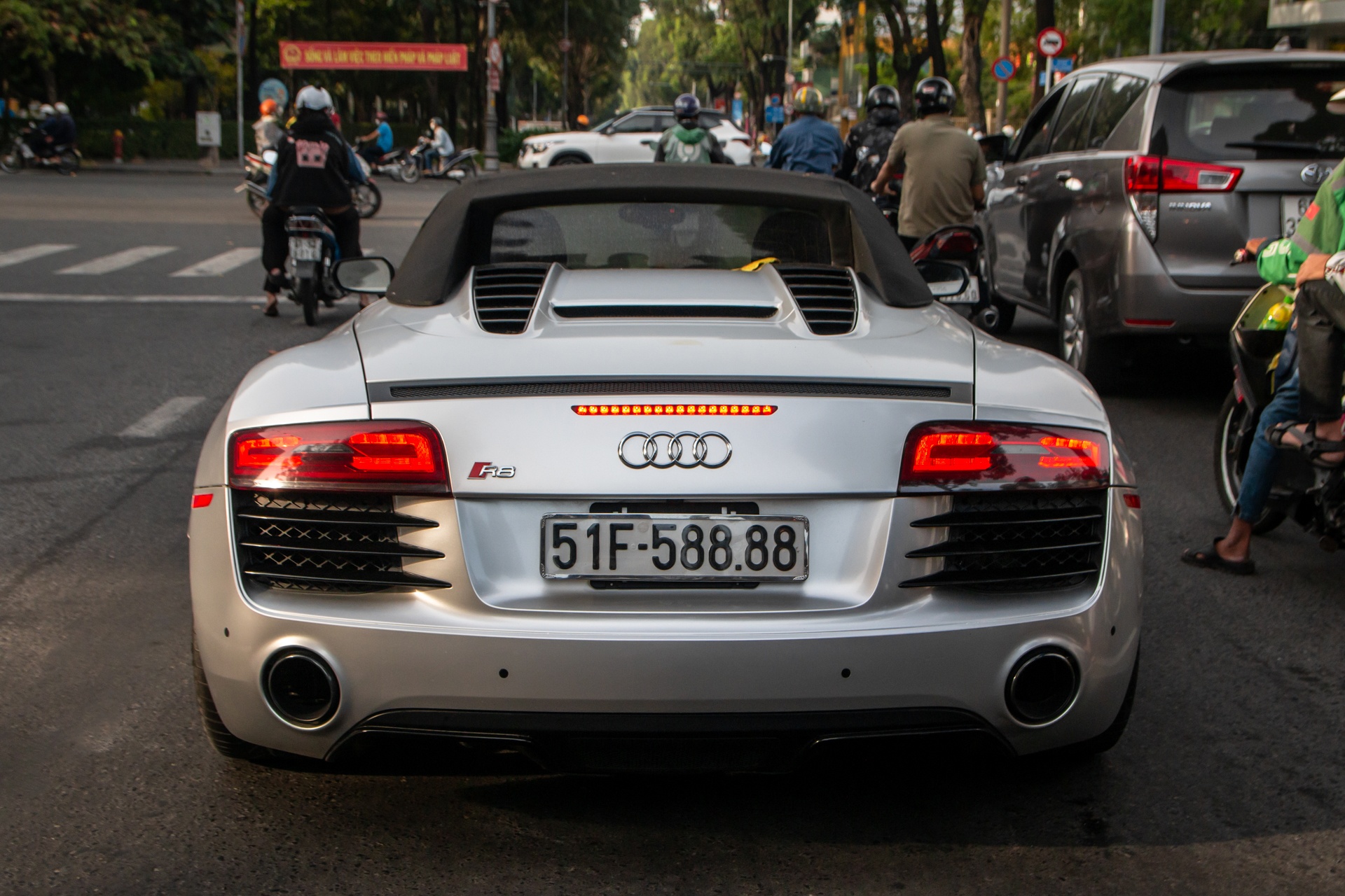 Audi R8 V10 Spyder anh 4