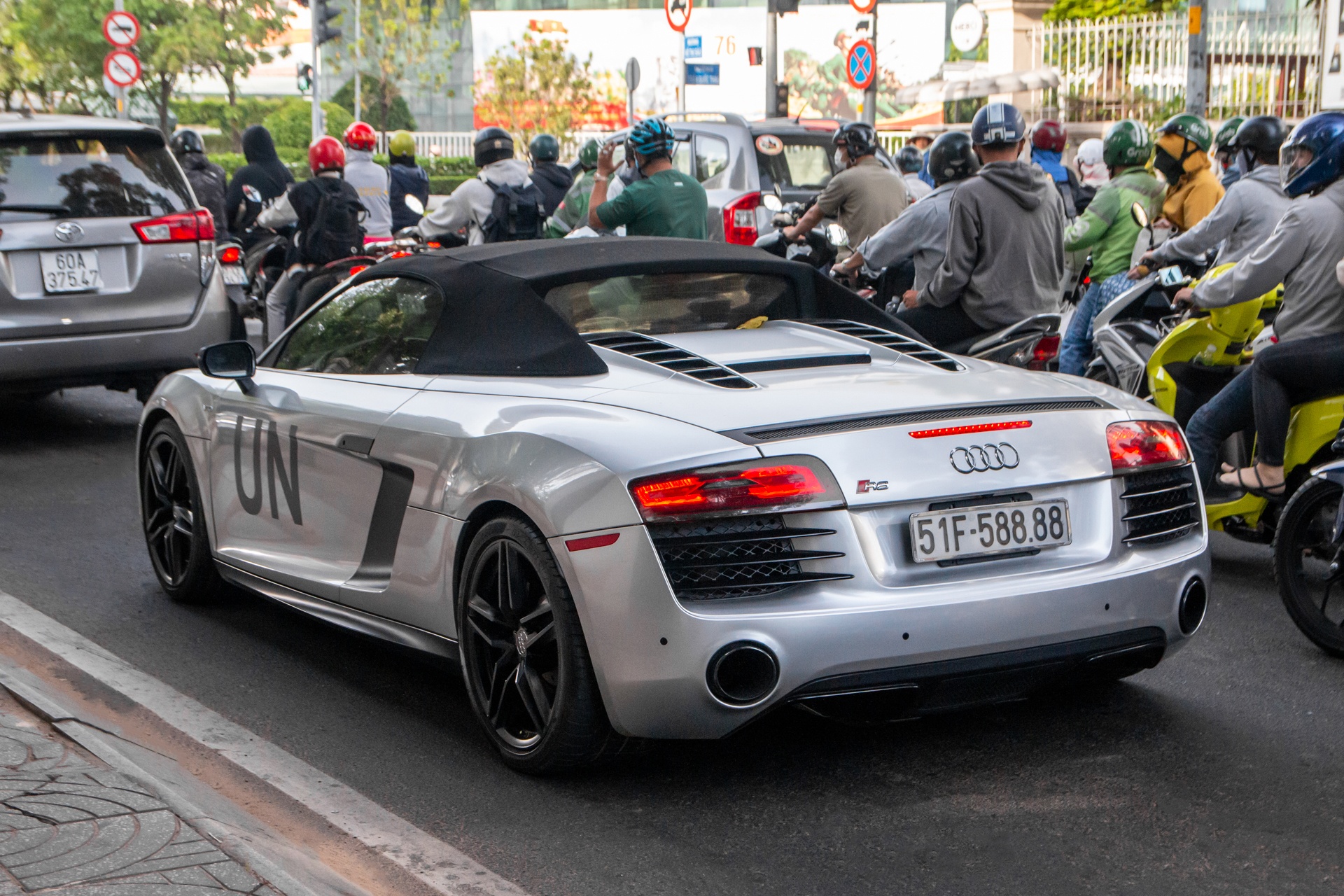 Audi R8 V10 Spyder anh 5