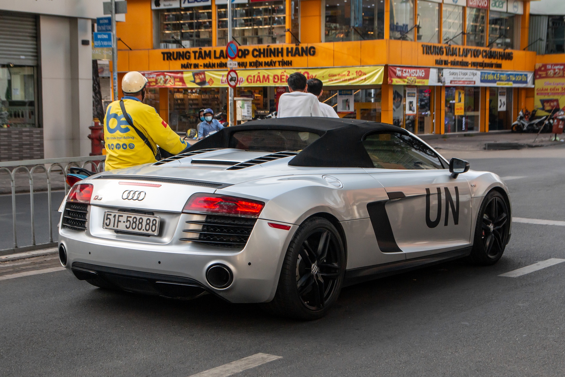 Audi R8 V10 Spyder anh 13