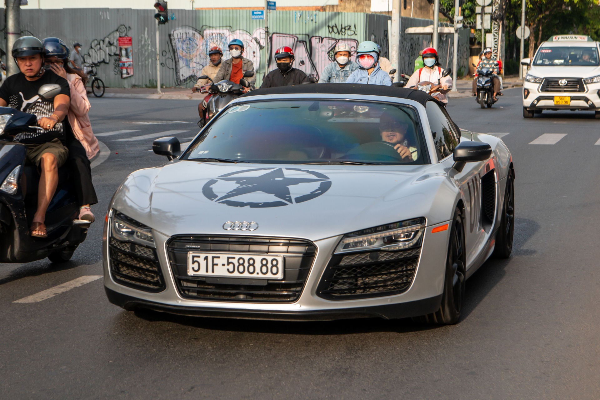 Audi R8 V10 Spyder anh 2
