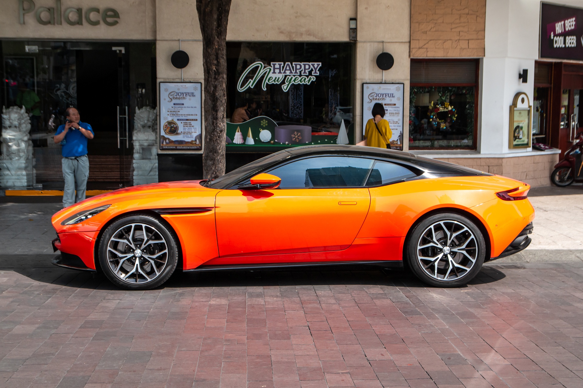 Aston Martin DB11 anh 8