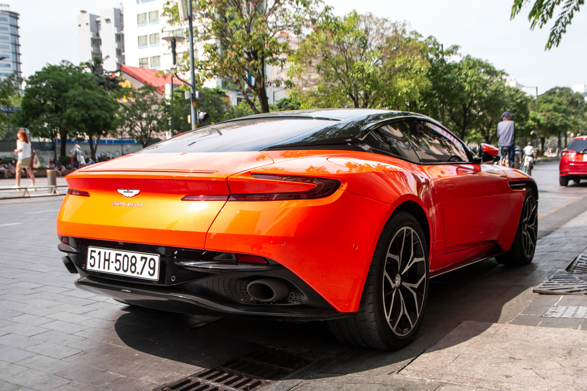 Aston Martin DB11 anh 3