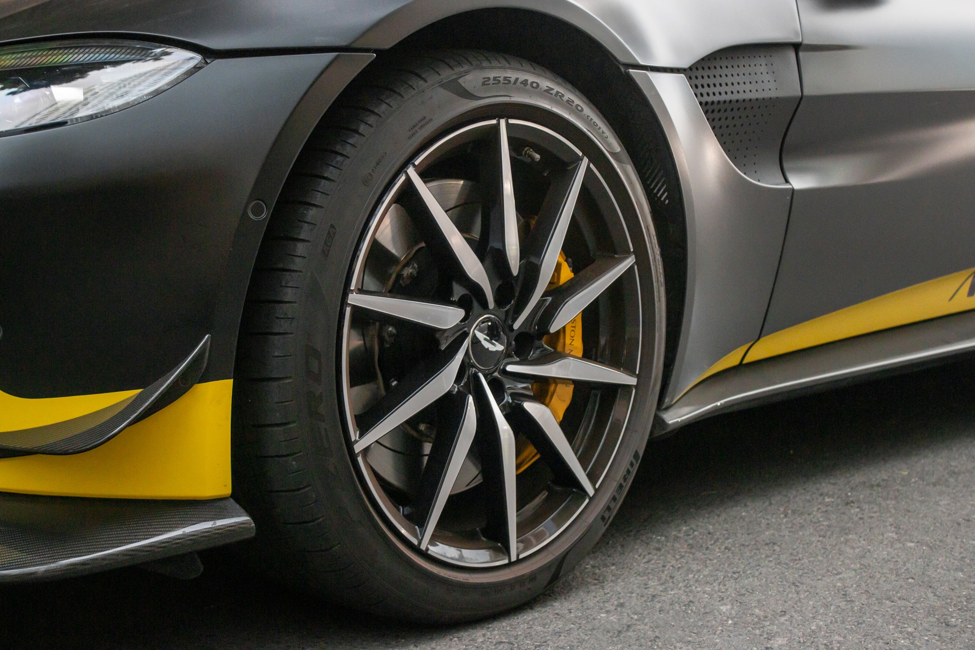 Aston Martin V8 Vantage ảnh 7 Aston Martin V8 Vantage anh 7