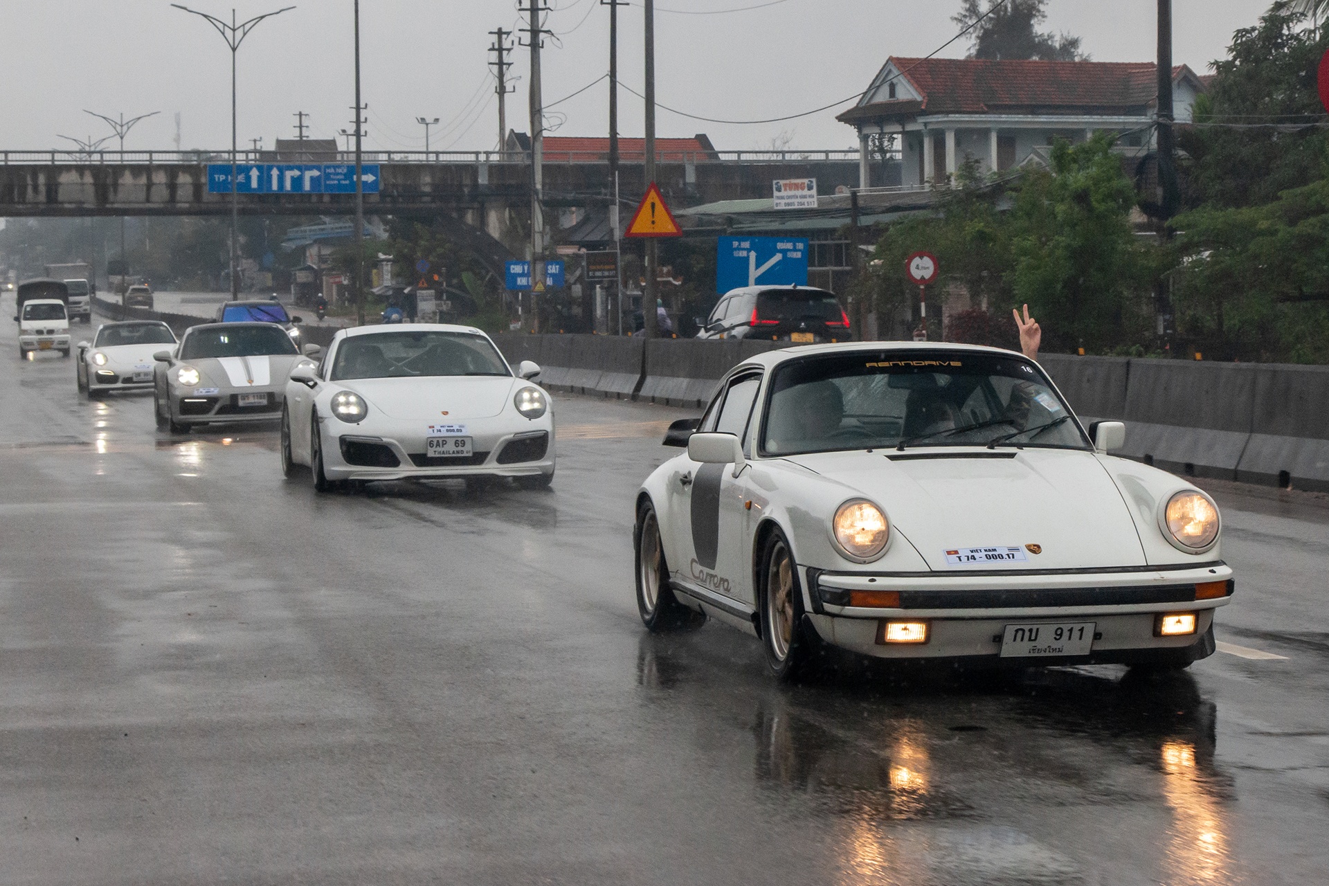 Hoi choi xe Porsche co tai Thai Lan xuat hien tai Hue hinh anh