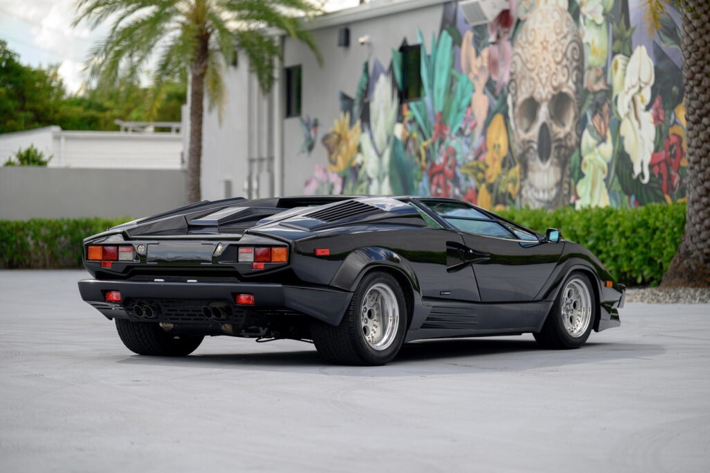Lamborghini Countach anh 4