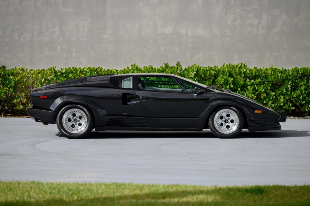 Lamborghini Countach anh 9
