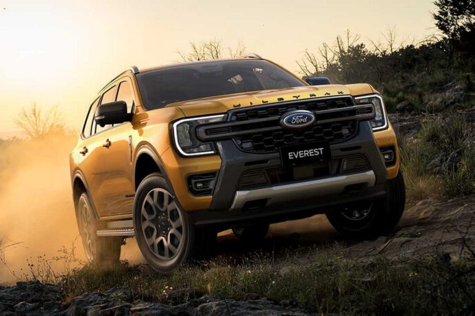 Ford Everest Wildtrak nhan coc tai Viet Nam, thang 4 giao xe hinh anh