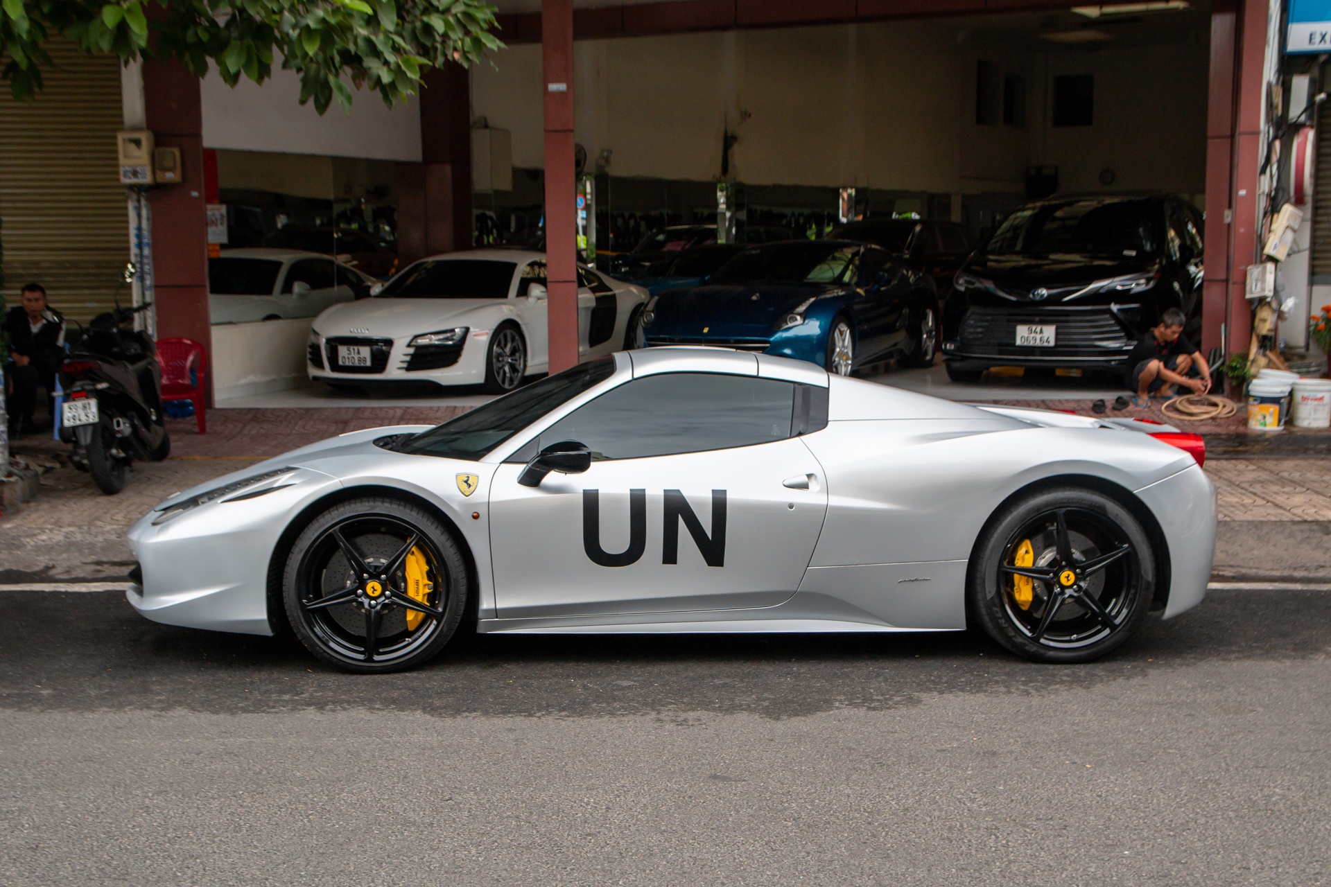 Ferrari 458 Spider anh 2