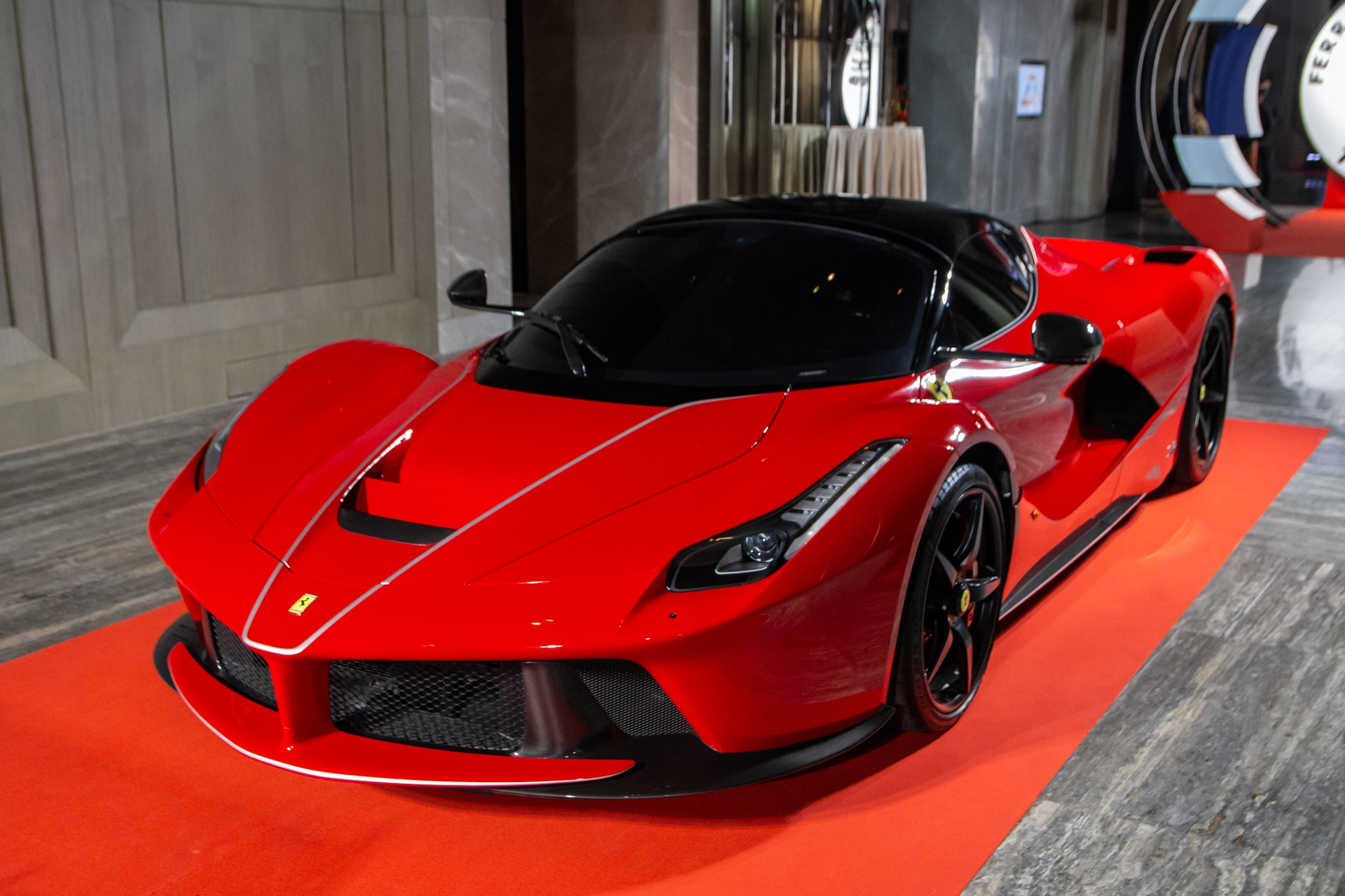 Ngam sieu xe Ferrari LaFerrari Aperta tri gia 10 trieu USD hinh anh